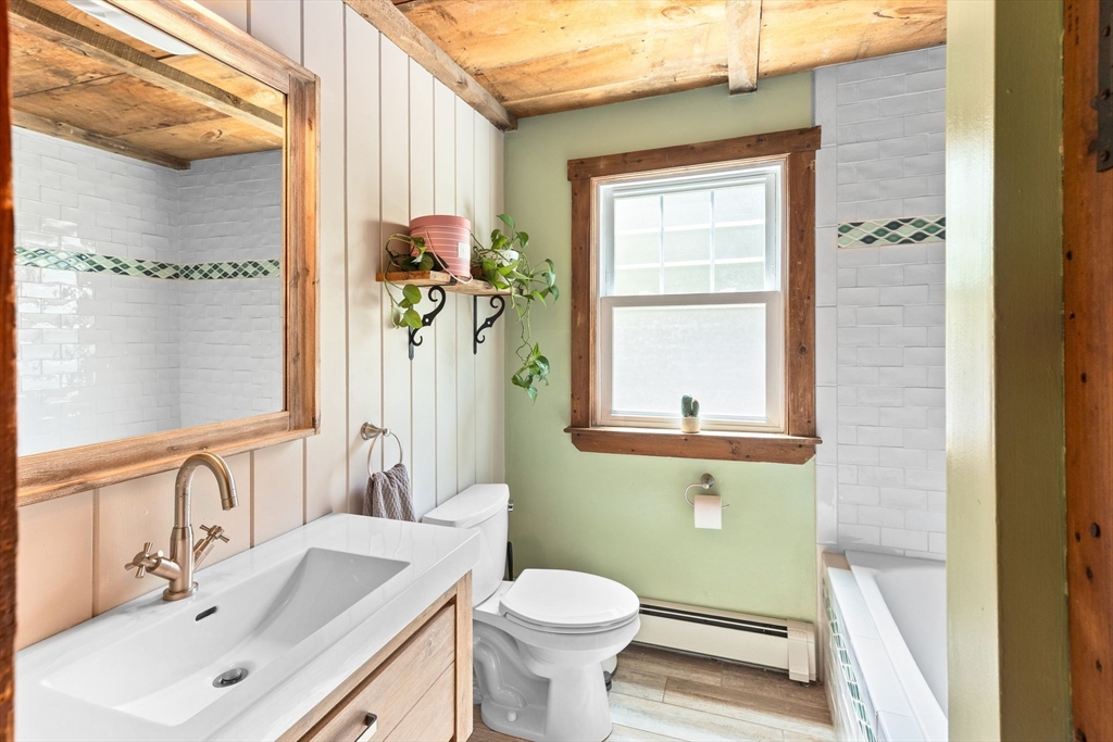 Barnstable, Massachusetts, 02648, United States, 4 Bedrooms Bedrooms, ,2 BathroomsBathrooms,Residential,For Sale,2049292