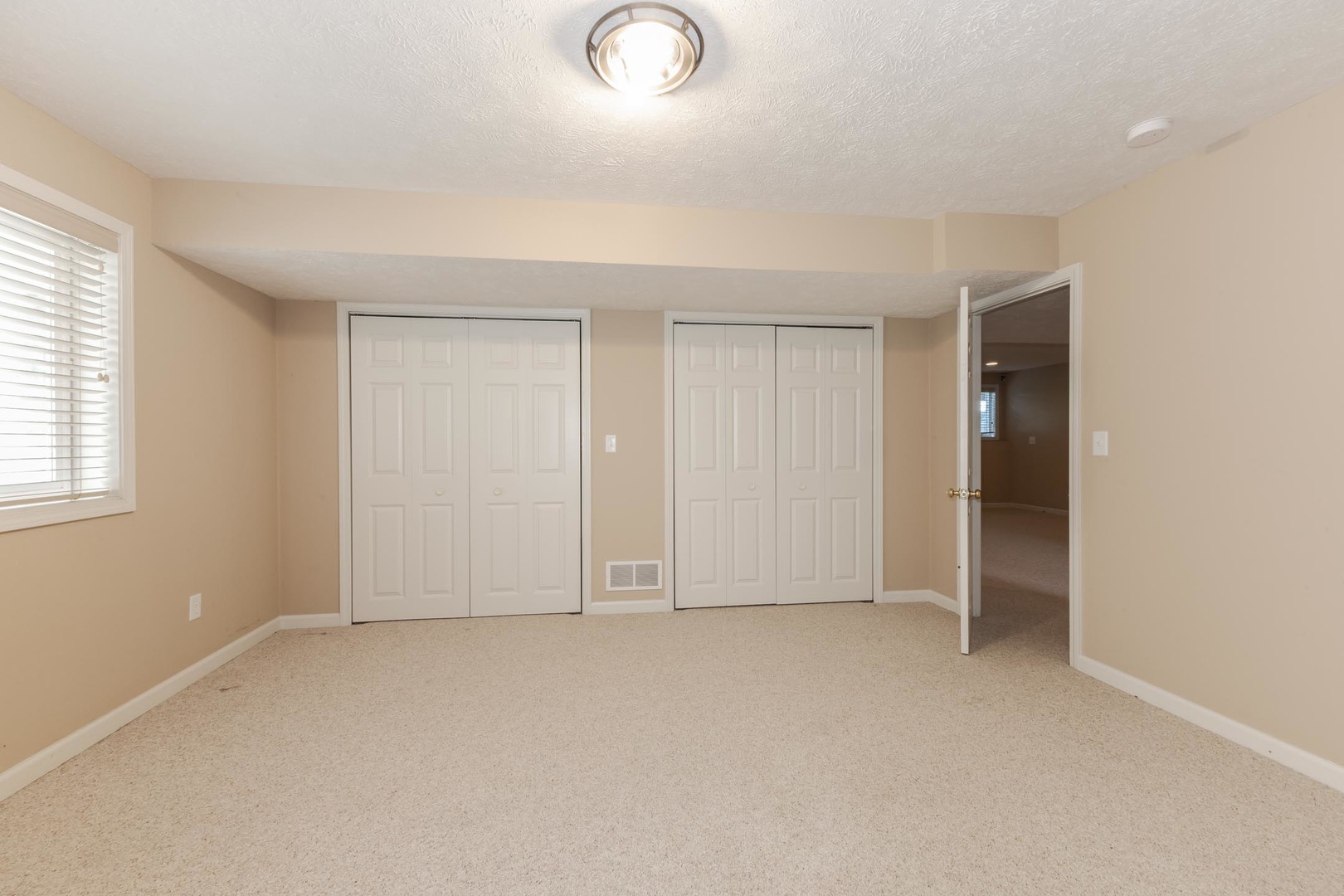 Bloomington, Illinois, 61704, United States, 4 Bedrooms Bedrooms, ,4 BathroomsBathrooms,Residential,For Sale,1957101