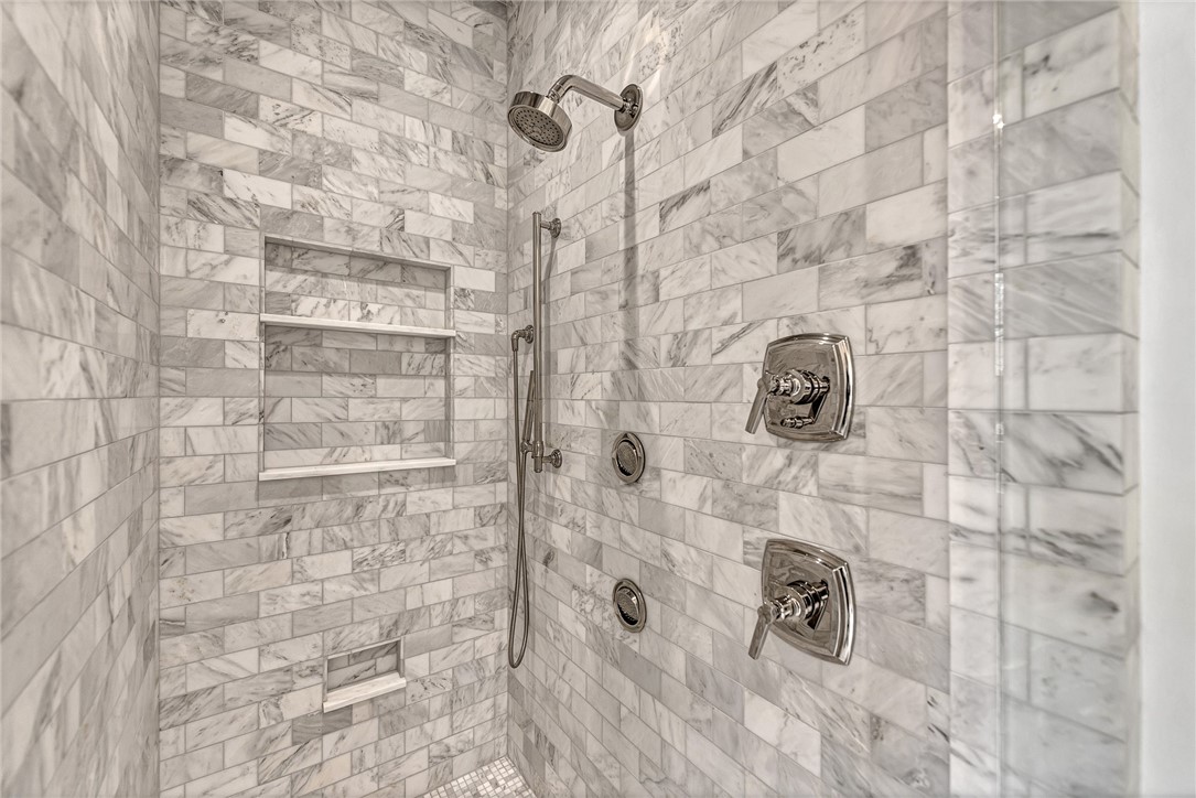 Fayetteville, Arkansas, 72704, United States, 4 Bedrooms Bedrooms, ,5 BathroomsBathrooms,Residential,For Sale,1993299