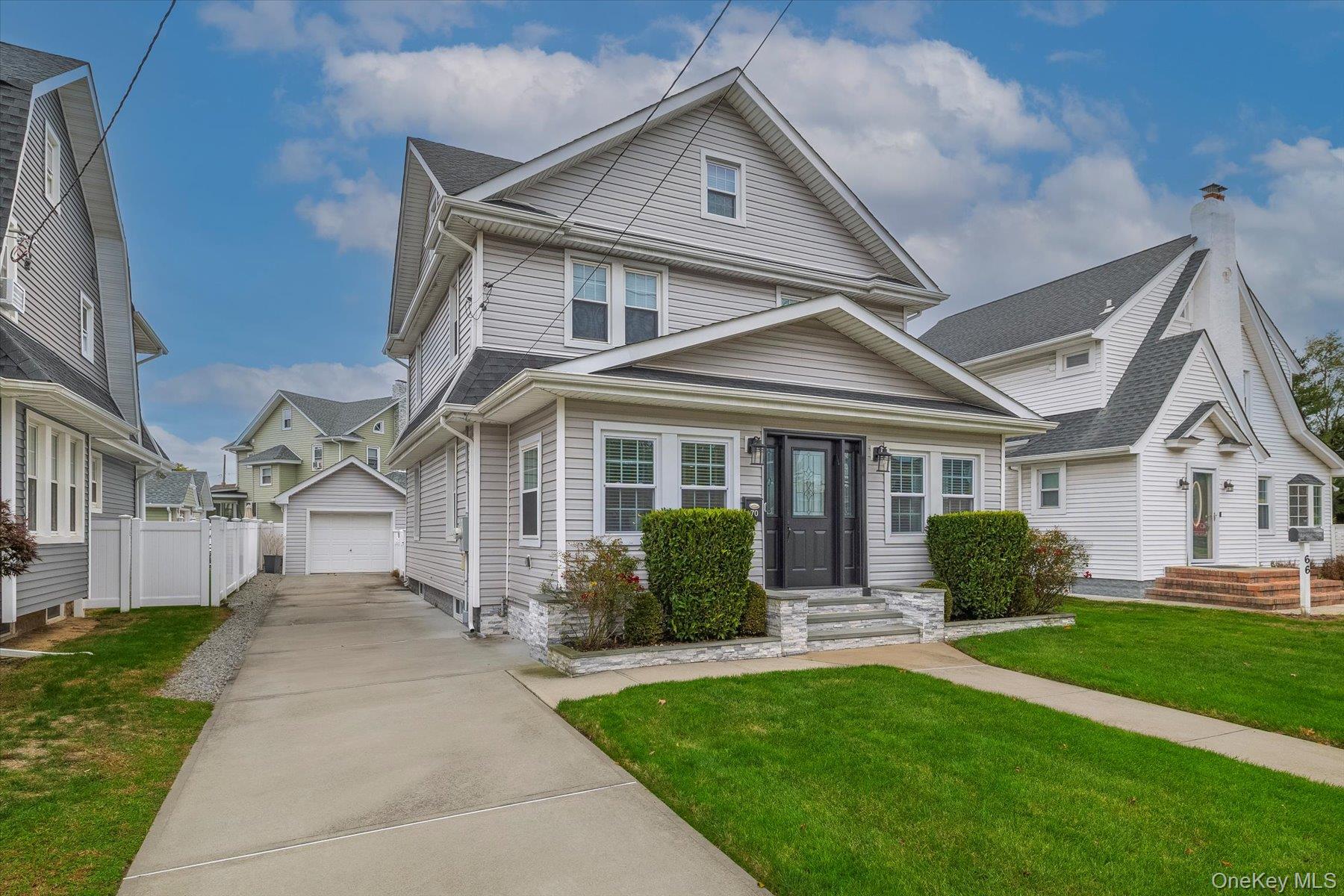 Lynbrook, New York, 11563, United States, 3 Bedrooms Bedrooms, ,2 BathroomsBathrooms,Residential,For Sale,1988362