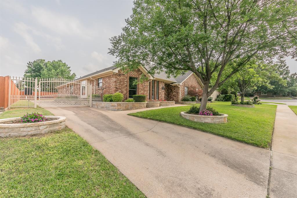 Bedford, Texas, 76021, United States, 3 Bedrooms Bedrooms, ,2 BathroomsBathrooms,Residential,For Sale,1942706