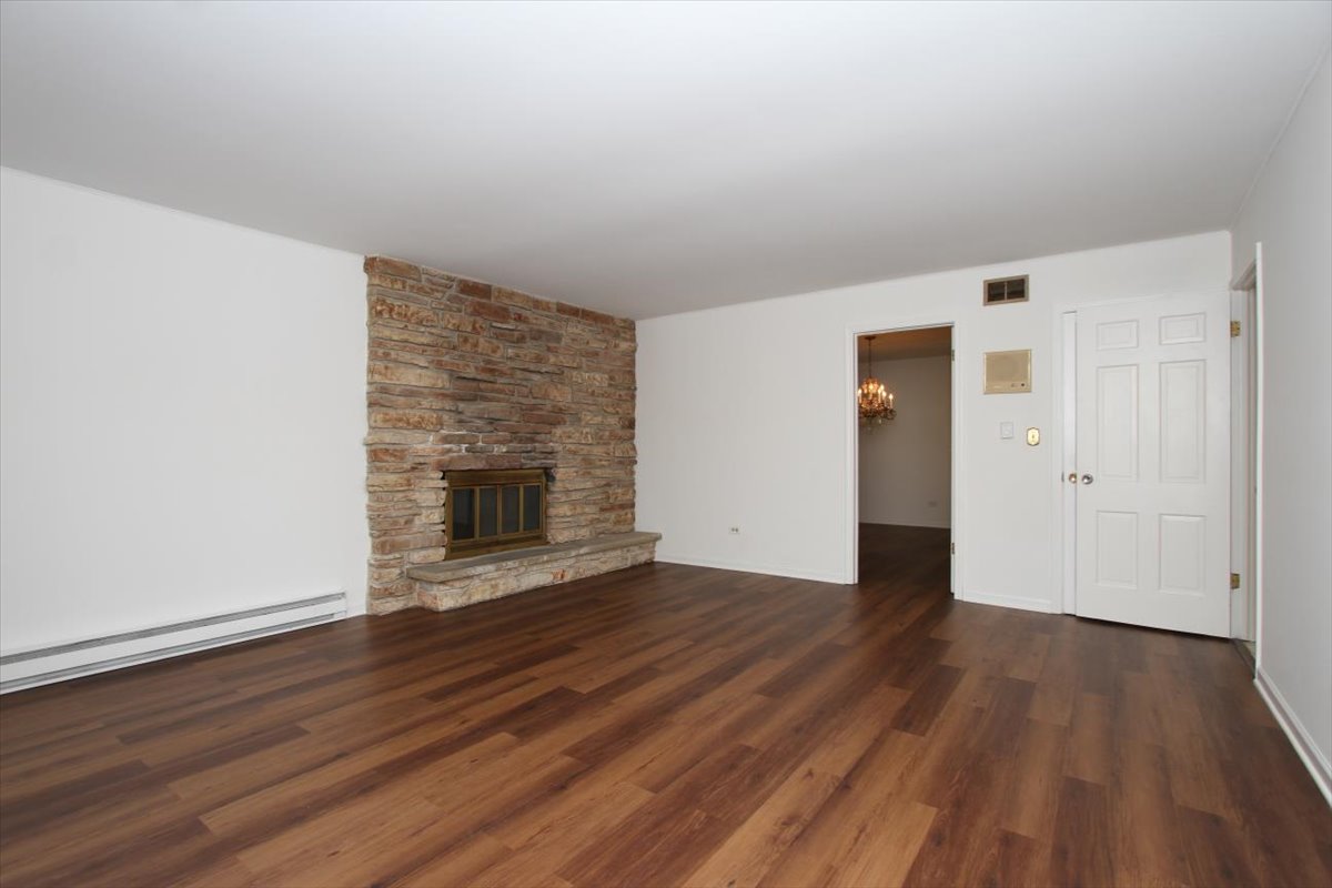 Lincolnshire, Illinois, 60069, United States, 4 Bedrooms Bedrooms, ,3 BathroomsBathrooms,Residential,For Sale,1975181