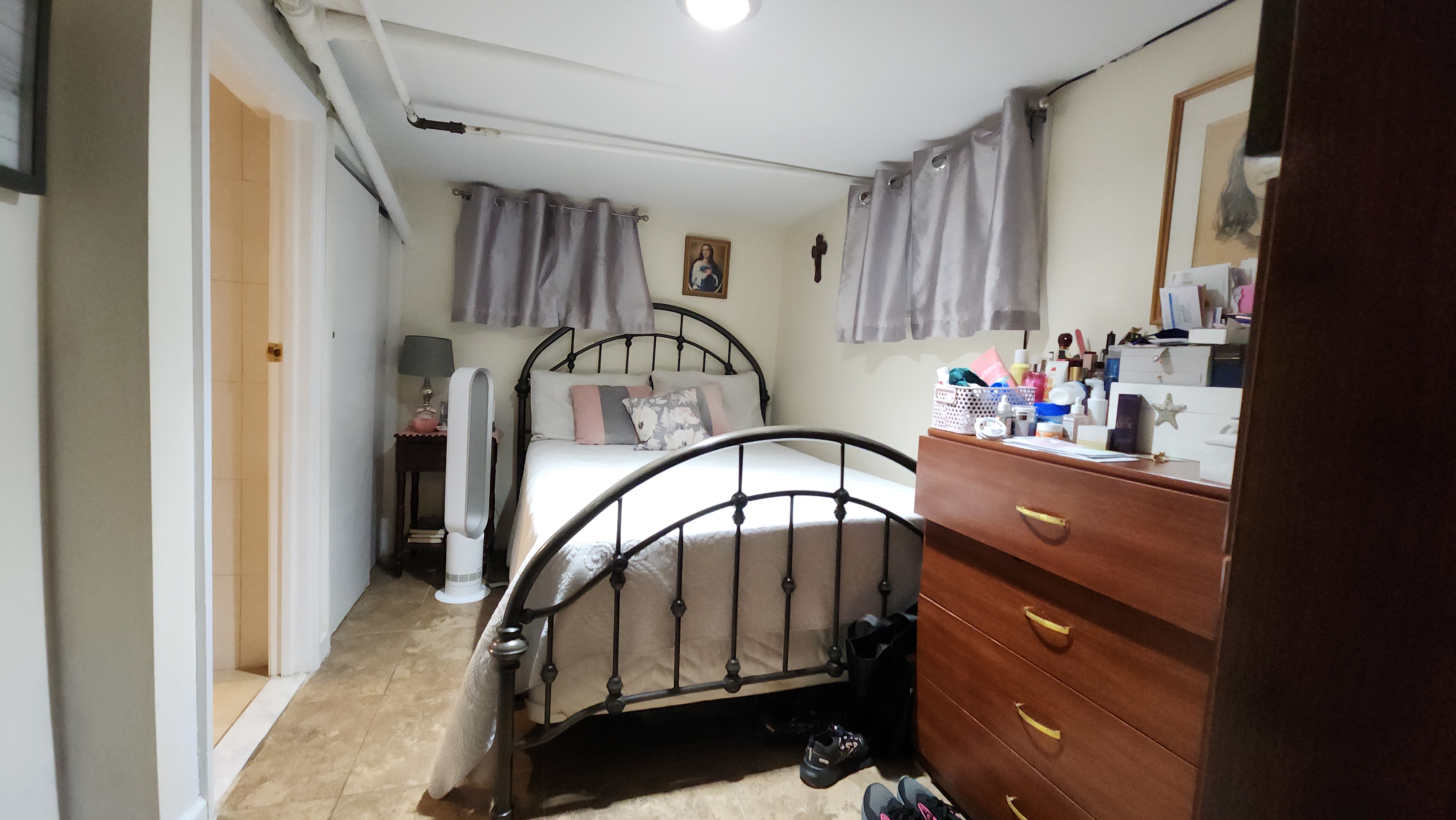 Elmhurst, New York, 11373, United States, 10 Bedrooms Bedrooms, ,3 BathroomsBathrooms,Residential,For Sale,1895054