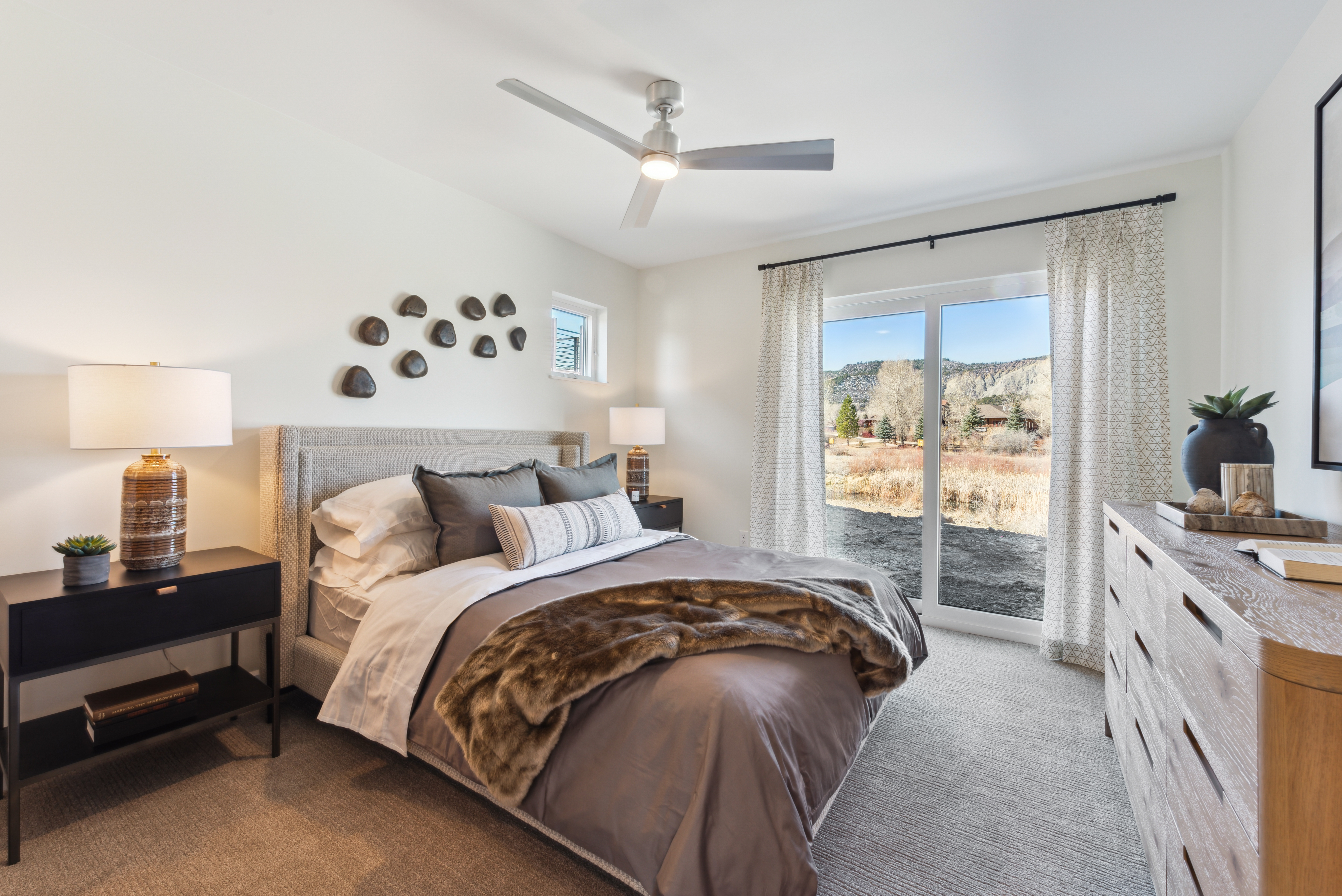  Second-floor Penthouse Unit with Vaulted Ceilings. - 物件實景