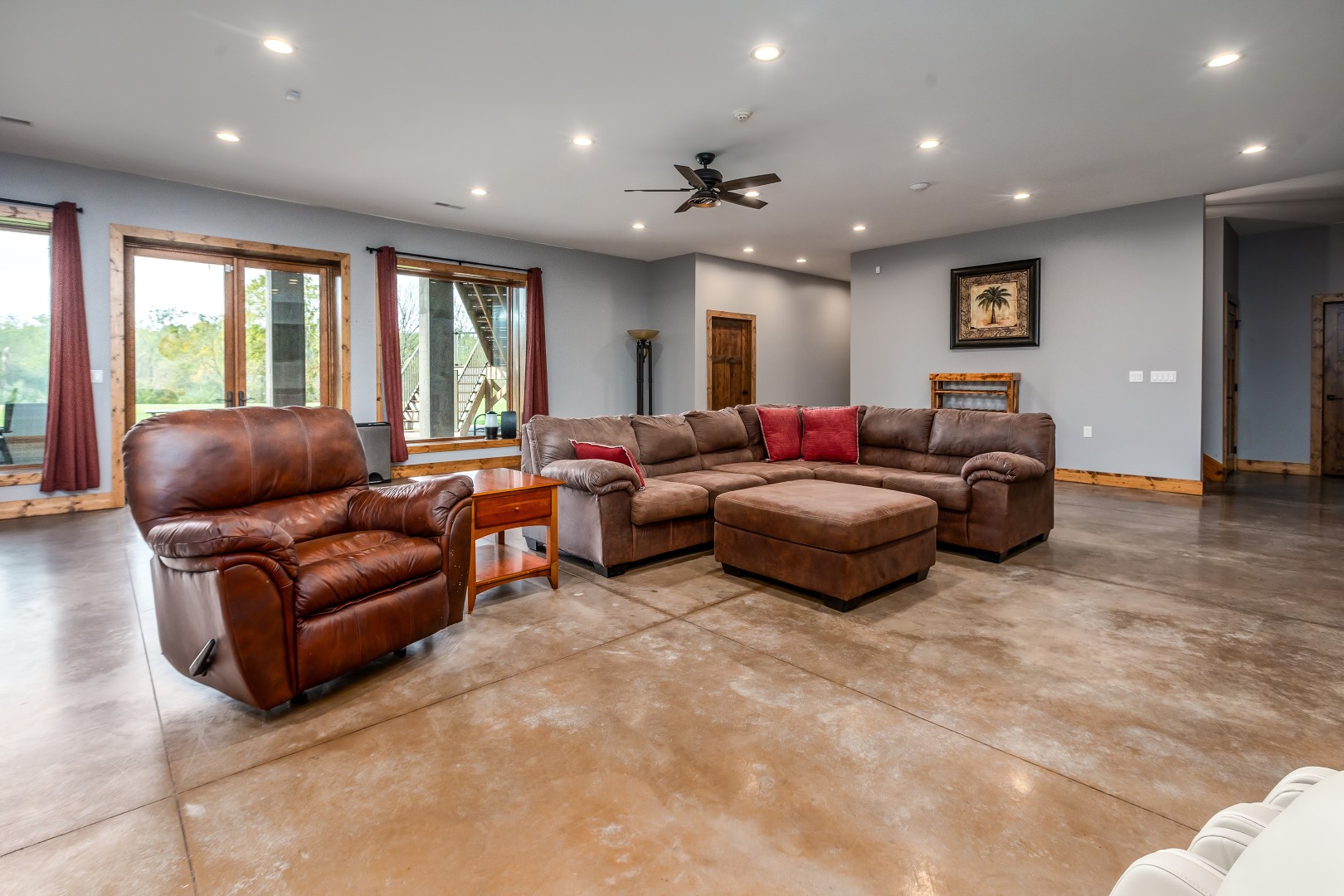 Carbondale, Illinois, 62902, United States, 3 Bedrooms Bedrooms, ,8 BathroomsBathrooms,Residential,For Sale,1986074