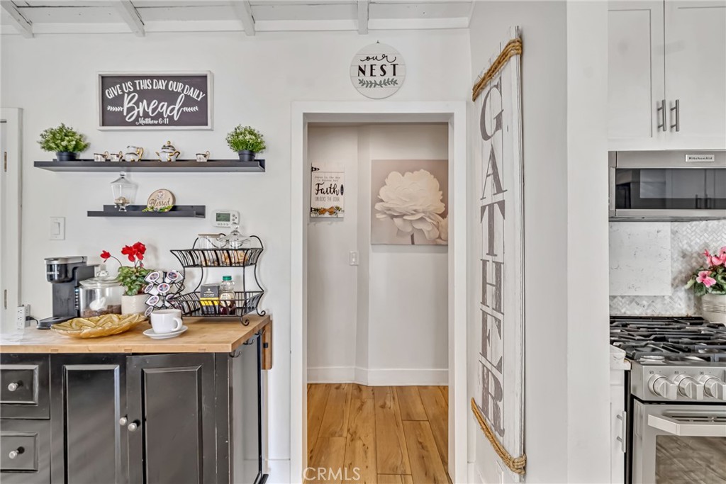 Thousand Oaks, California, 91362, United States, 2 Bedrooms Bedrooms, ,1 BathroomBathrooms,Residential,For Sale,1999225