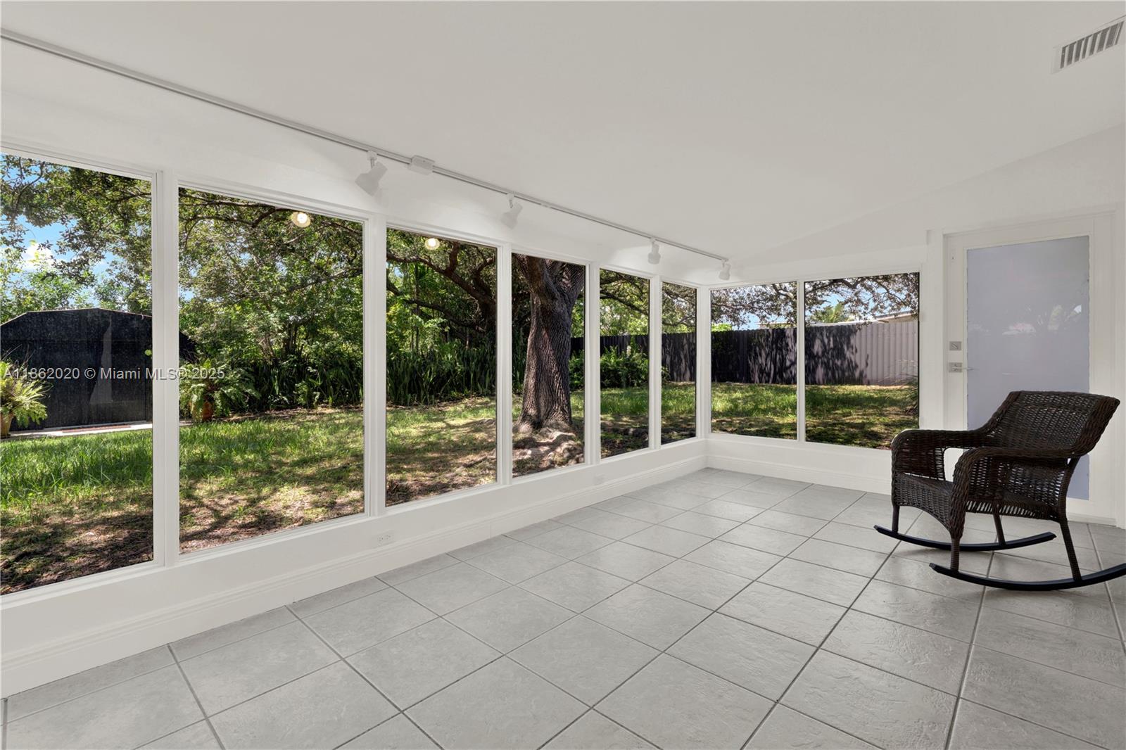 Miami, Florida, 33157, United States, 2 Bedrooms Bedrooms, ,1 BathroomBathrooms,Residential,For Sale,1932105