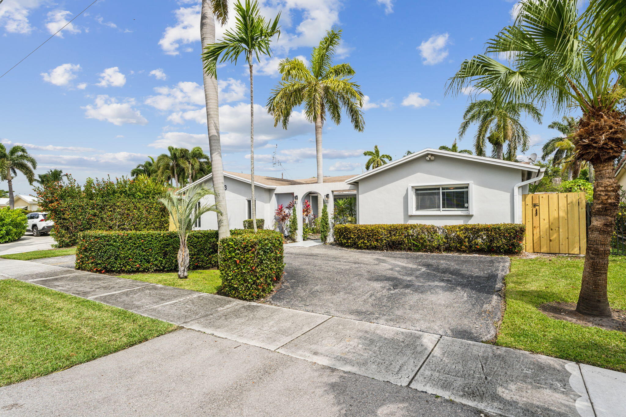 Hollywood, Florida, 33019, United States, 4 Bedrooms Bedrooms, ,3 BathroomsBathrooms,Residential,For Sale,1934699