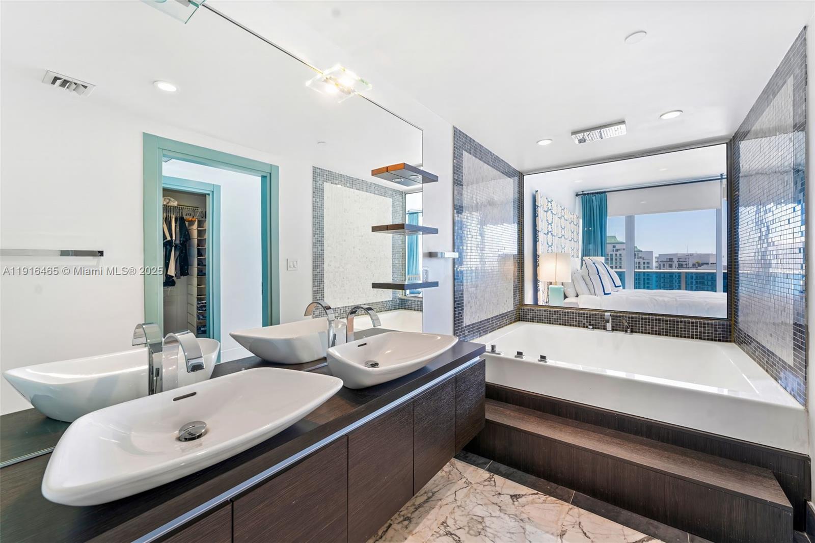 Miami, Florida, 33131, United States, 1 Bedroom Bedrooms, ,2 BathroomsBathrooms,Residential,For Sale,1996118