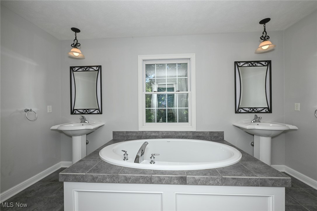 Aurora, Ohio, 44202, United States, 4 Bedrooms Bedrooms, ,4 BathroomsBathrooms,Residential,For Sale,1932632