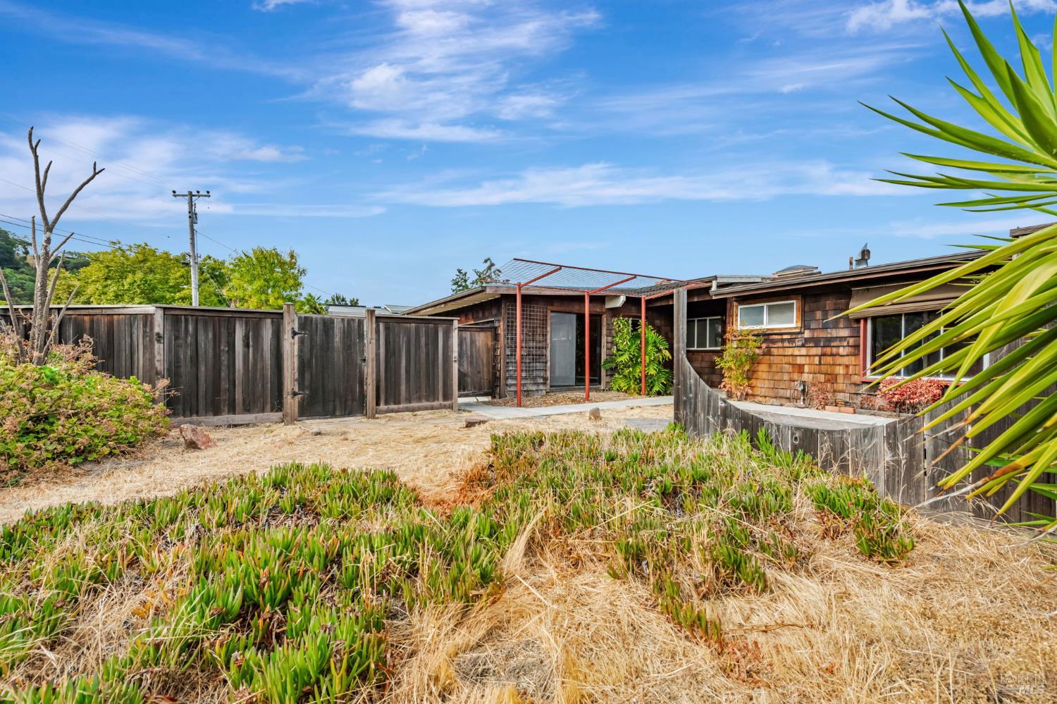 San Rafael, California, 94903, United States, 4 Bedrooms Bedrooms, ,2 BathroomsBathrooms,Residential,For Sale,1939619