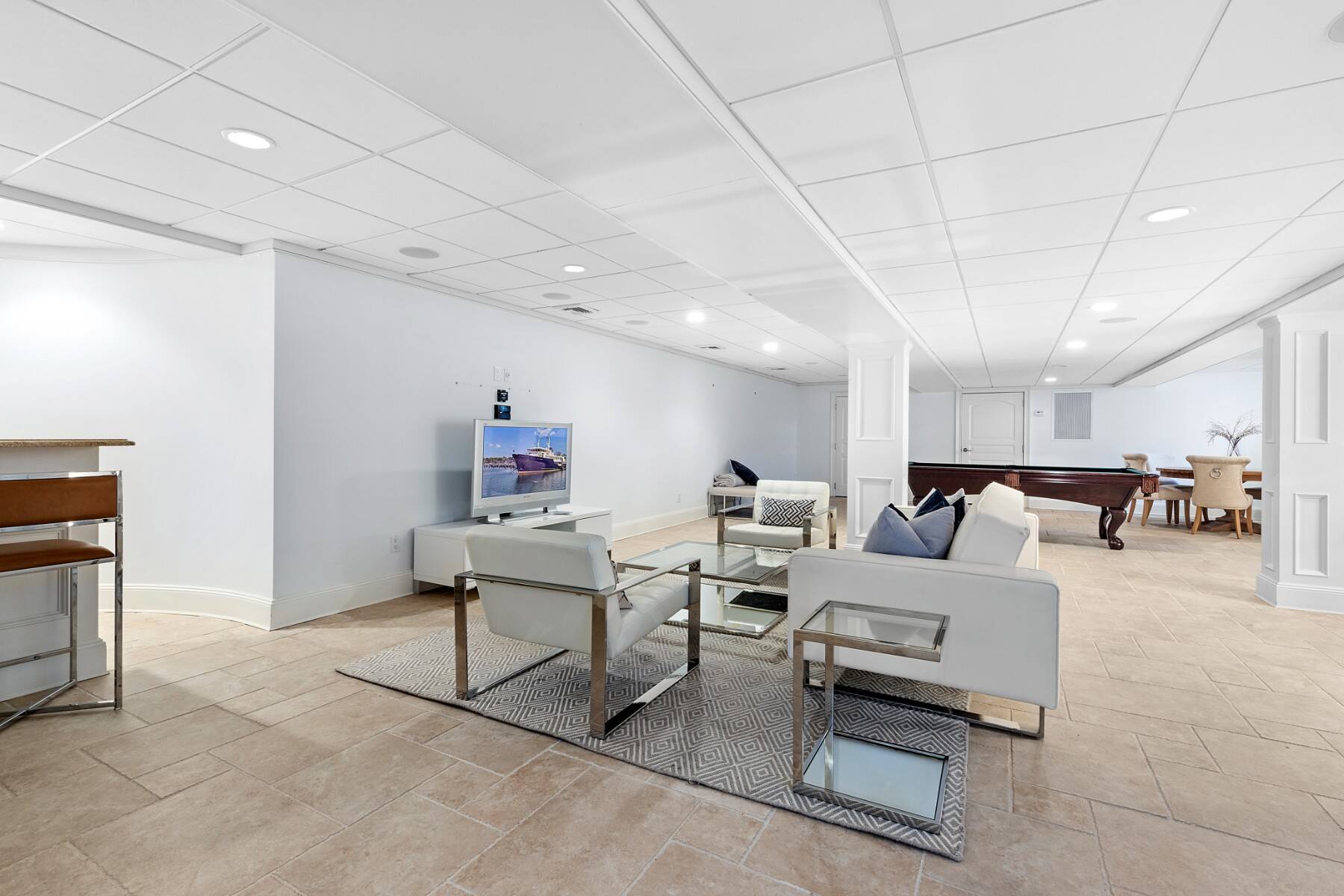  2-Acre SHV Compound, Fully Furnished, w/ Guest & Pool House - 物件實景