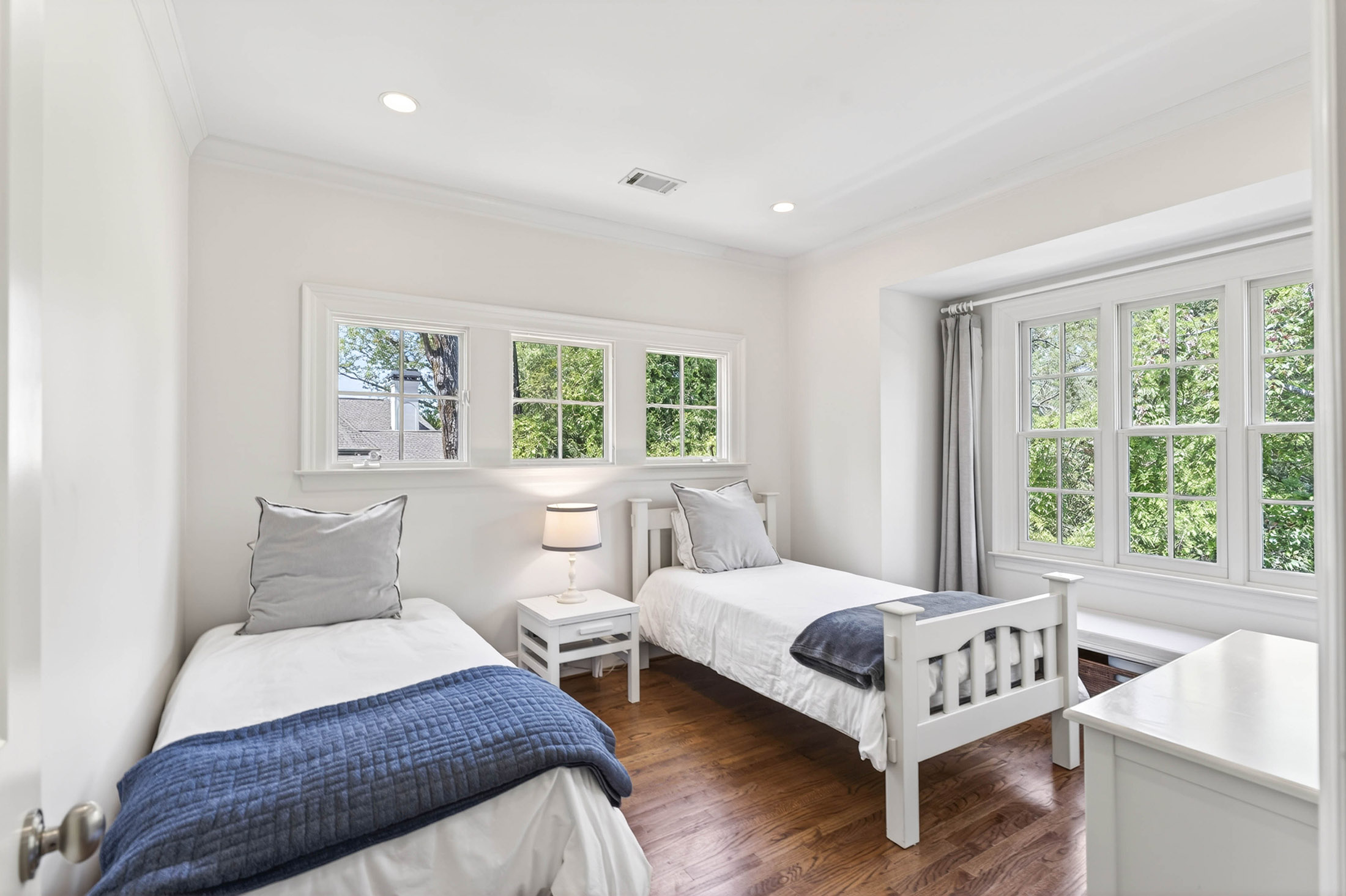  Stunning Estate with Pool Set on 1.3+/- Private Acres - 物件實景