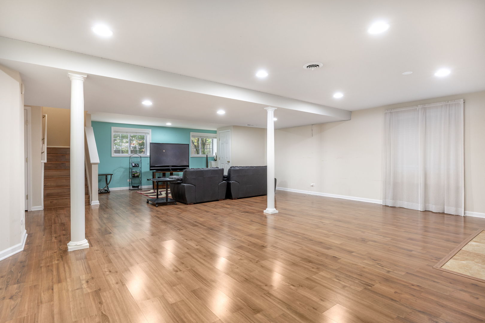 Aurora, Illinois, 60503, United States, 4 Bedrooms Bedrooms, ,4 BathroomsBathrooms,Residential,For Sale,1970243