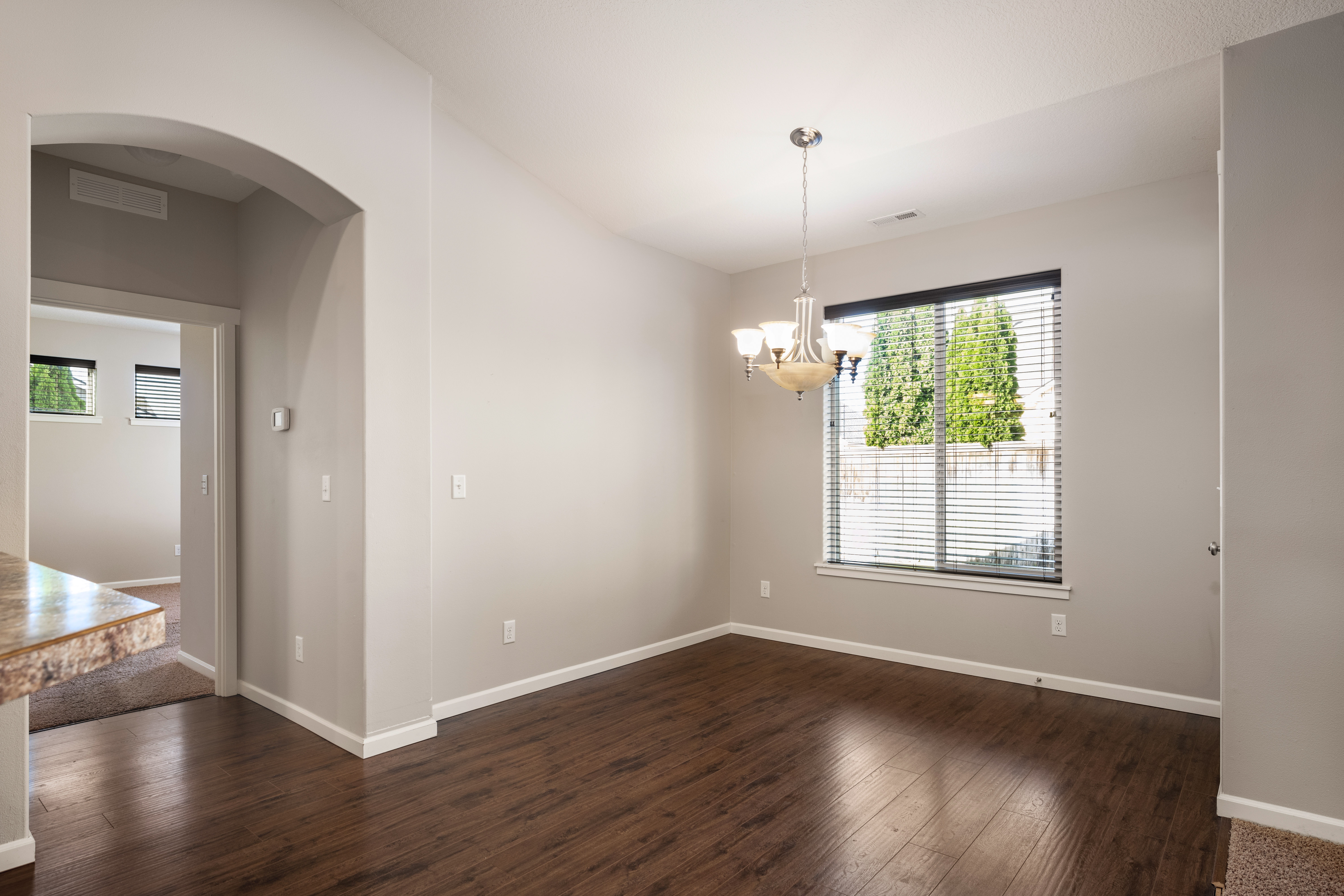  Welcome to this well-maintained 3-bedroom, 2-bath New Tradition resale - 物件實景