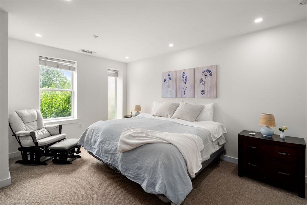 Boston, Massachusetts, 02135, United States, 3 Bedrooms Bedrooms, ,2 BathroomsBathrooms,Residential,For Sale,1827699