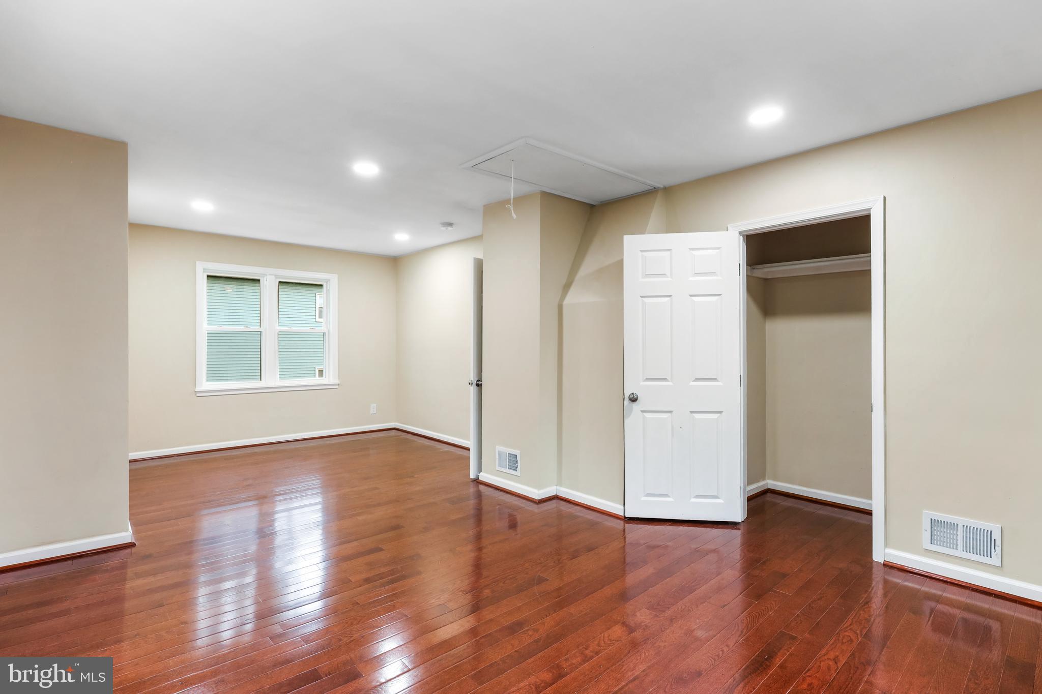 Glen Burnie, Maryland, 21061, United States, 4 Bedrooms Bedrooms, ,4 BathroomsBathrooms,Residential,For Sale,1900574