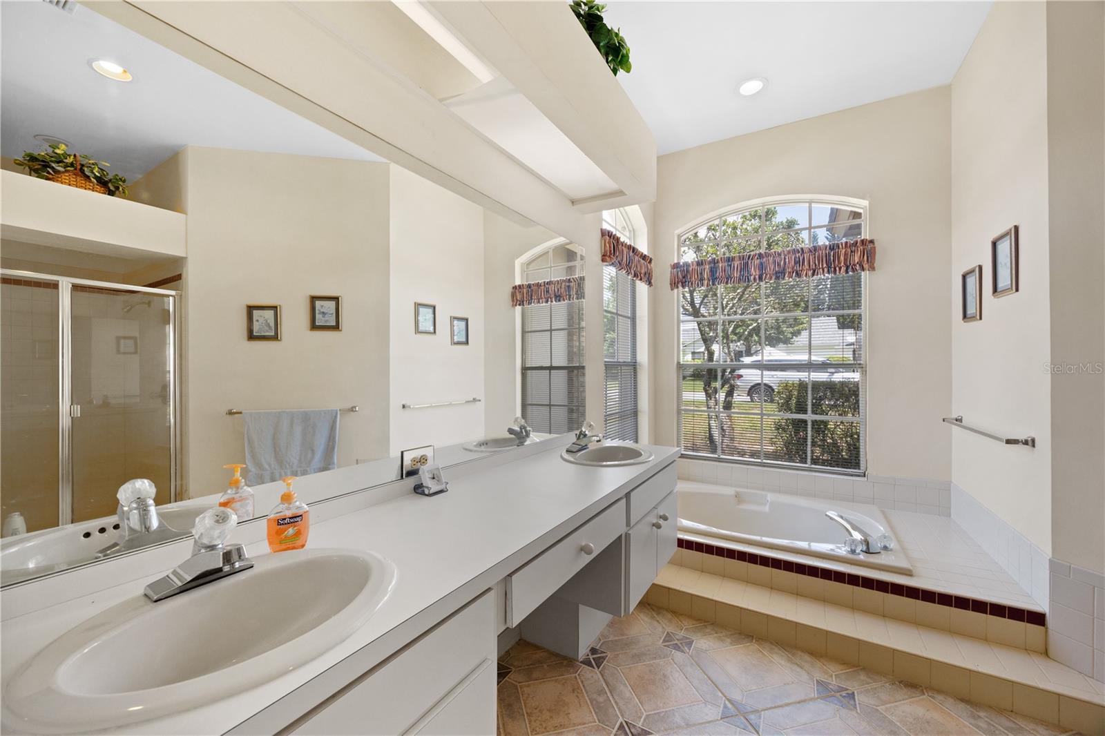 Oviedo, Florida, 32765, United States, 3 Bedrooms Bedrooms, ,3 BathroomsBathrooms,Residential,For Sale,1980040