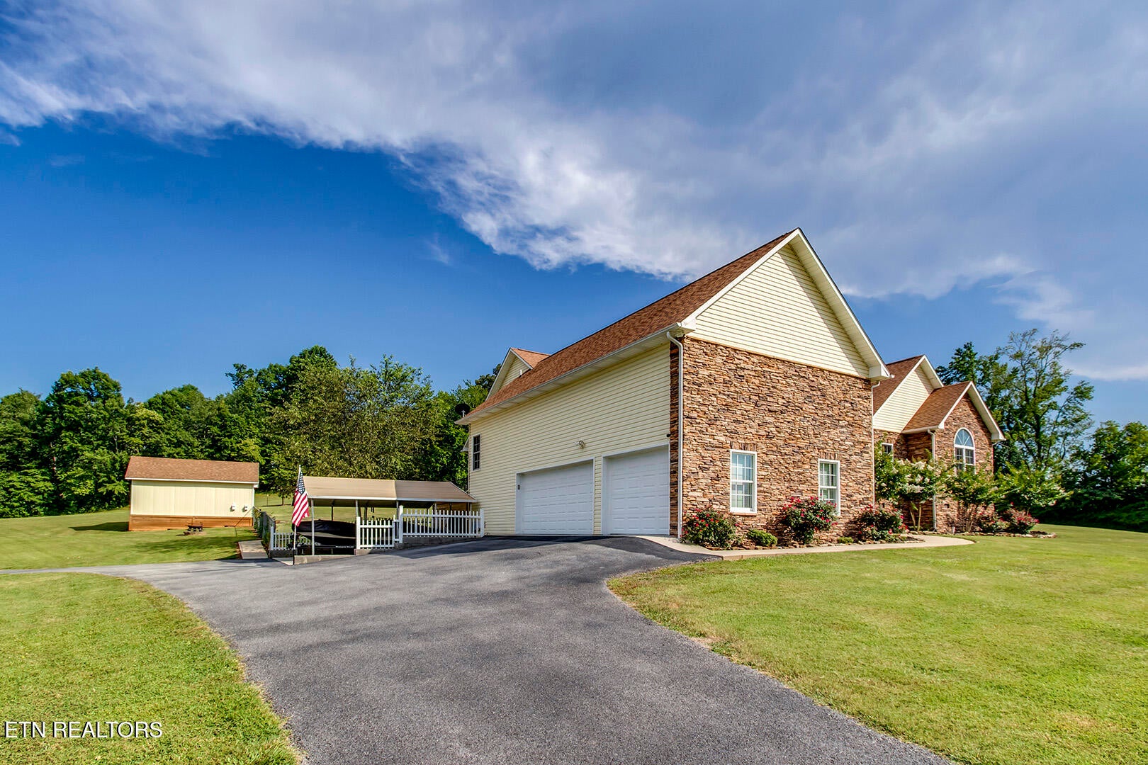 Harriman, Tennessee, 37748, United States, 3 Bedrooms Bedrooms, ,3 BathroomsBathrooms,Residential,For Sale,2011822