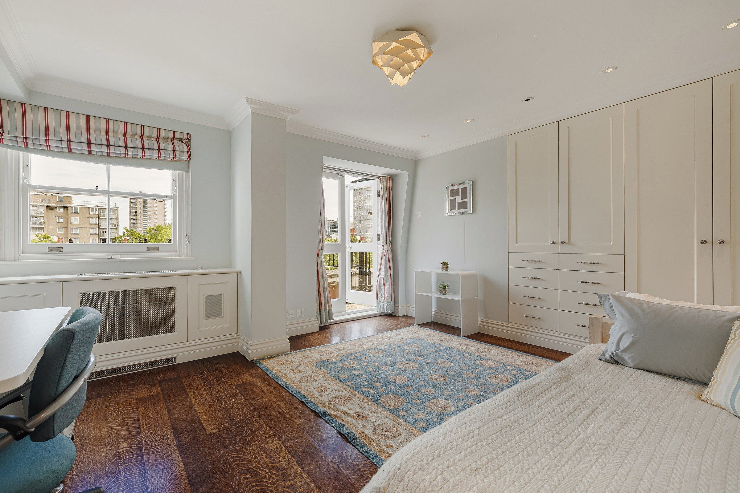  A Grand Triplex Apartment Overlooking Regent