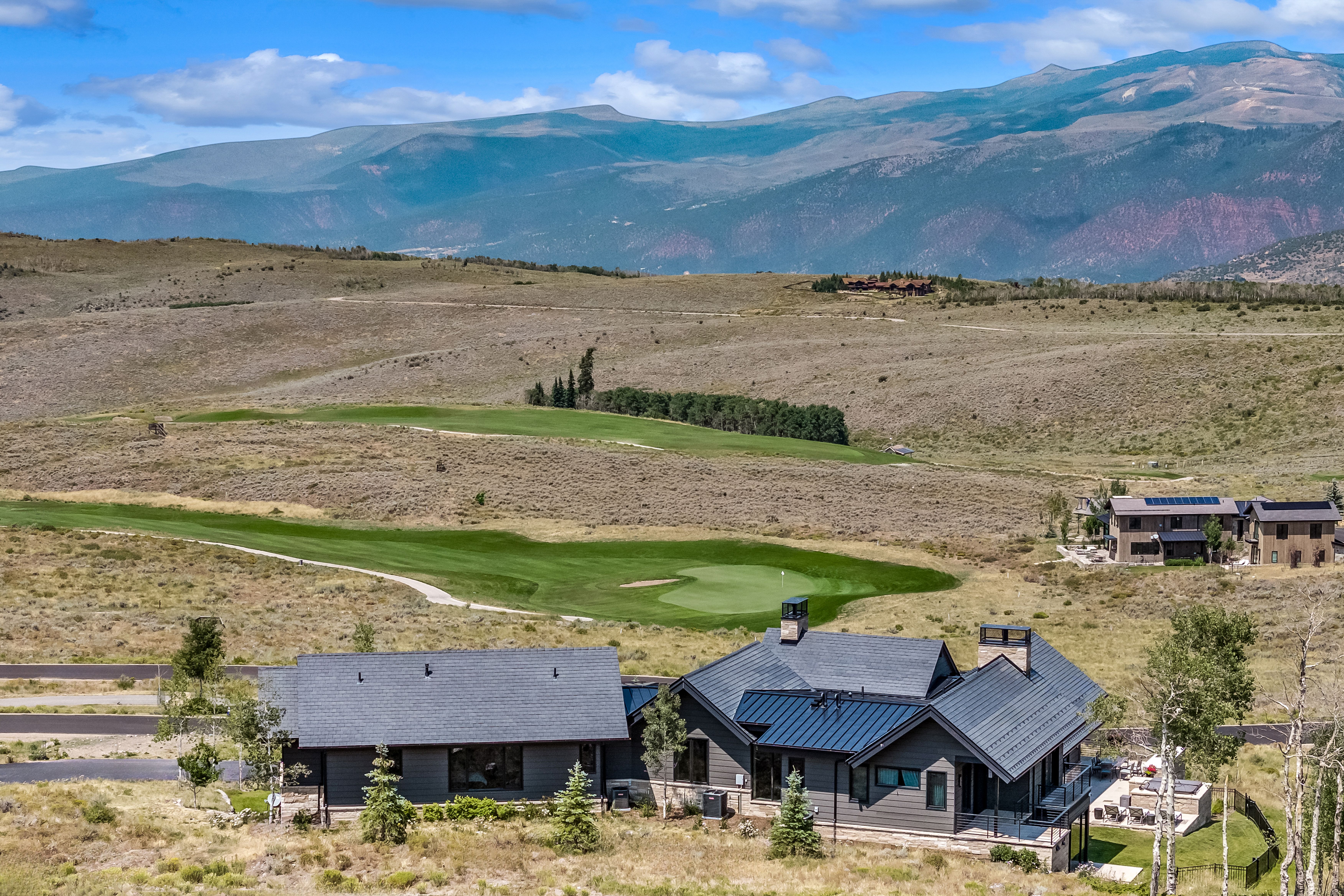  Designed to Embrace Both Grand Entertaining and Everyday Mountain Living - 物件實景