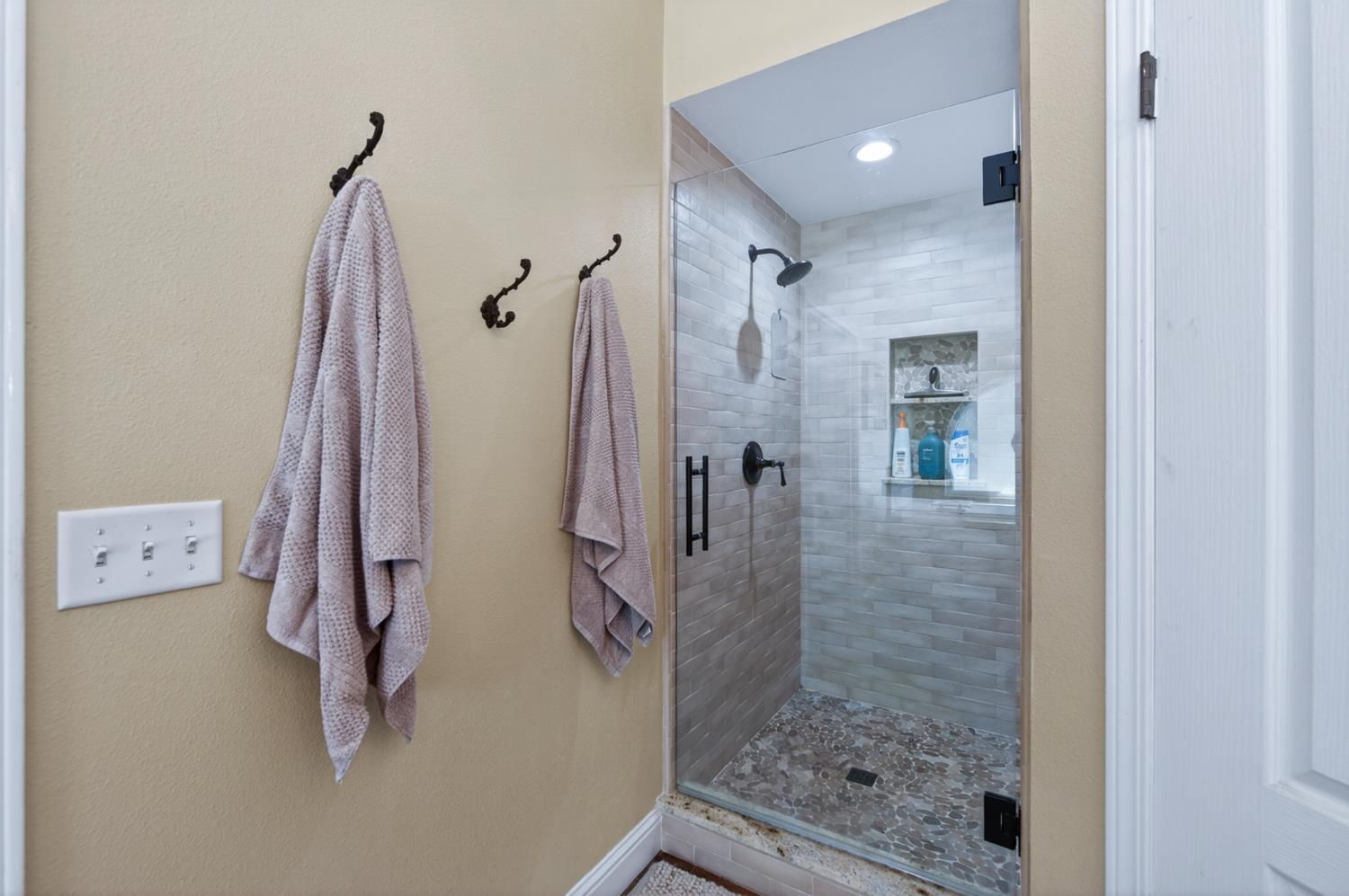 Madera, California, 93637, United States, 3 Bedrooms Bedrooms, ,3 BathroomsBathrooms,Residential,For Sale,2048519
