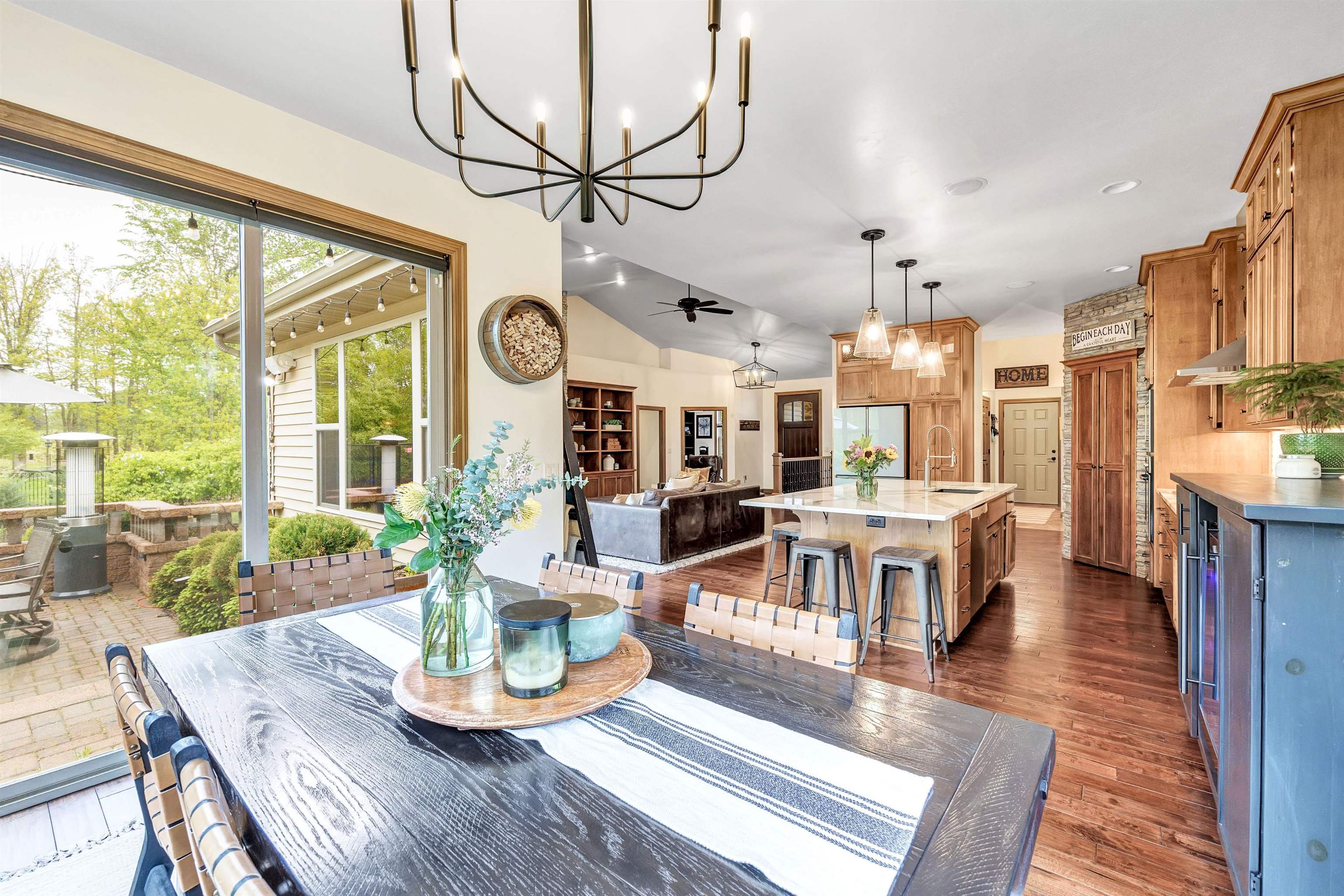 GREEN BAY, Wisconsin, 54313, United States, 5 Bedrooms Bedrooms, ,4 BathroomsBathrooms,Residential,For Sale,1911640