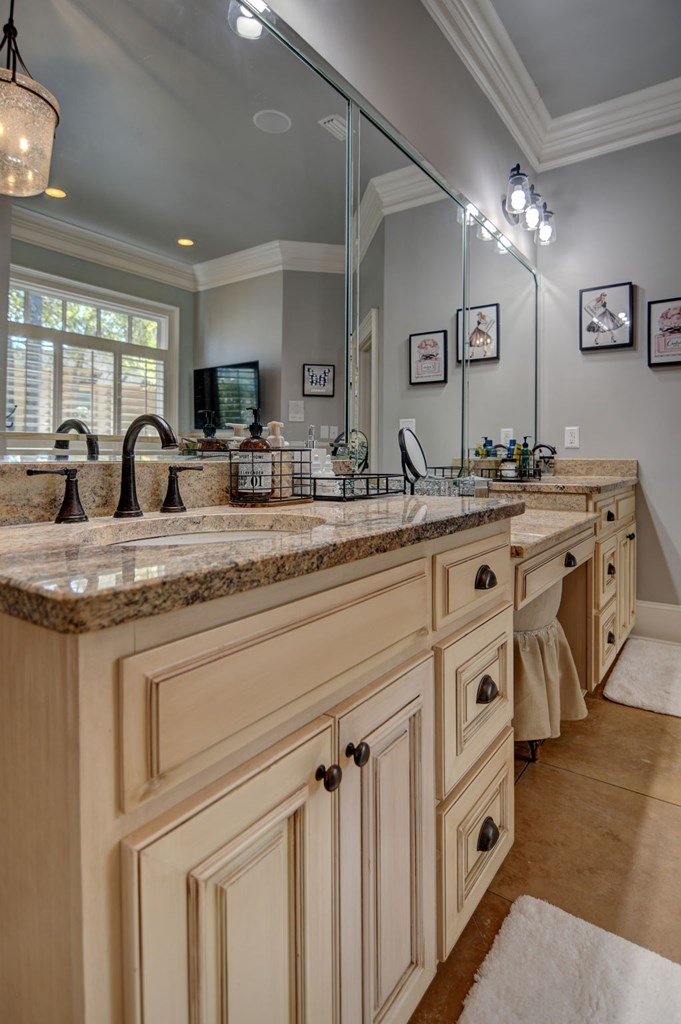 Valdosta, Georgia, 31601, United States, 4 Bedrooms Bedrooms, ,4 BathroomsBathrooms,Residential,For Sale,1995126