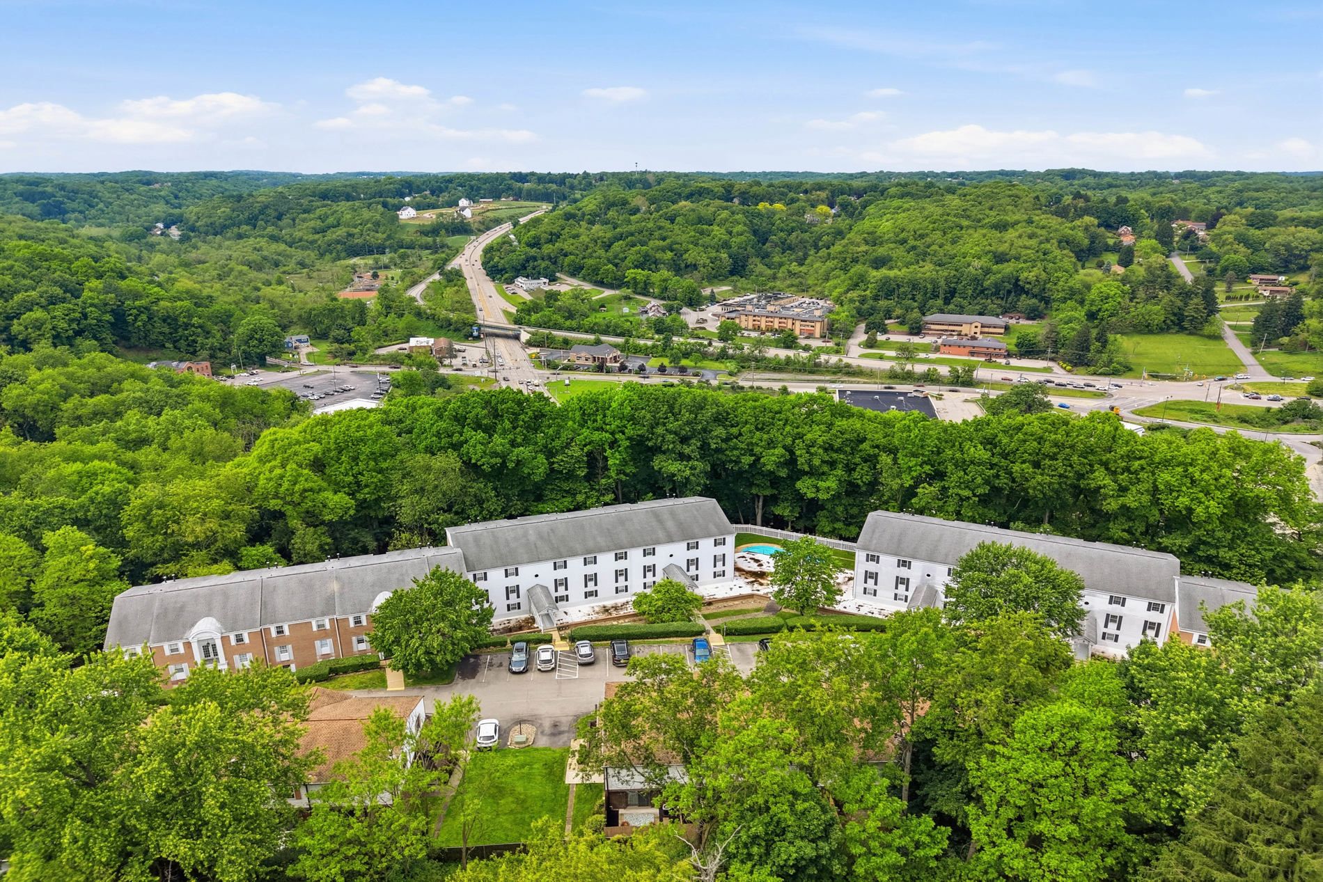  907 Camelot Drive, Pittsburgh, PA 15237 - 物件實景