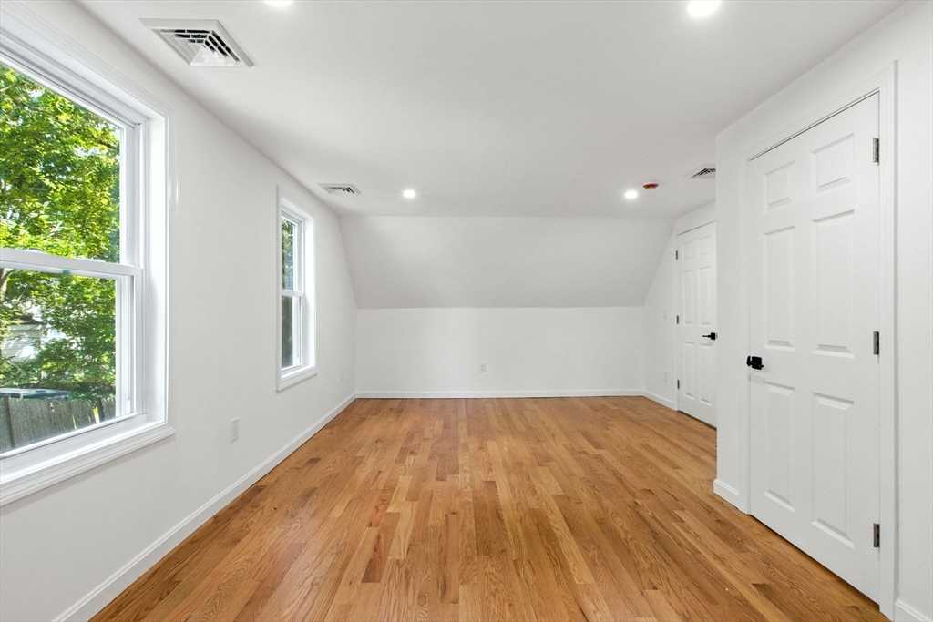 East Bridgewater, Massachusetts, 02333, United States, 3 Bedrooms Bedrooms, ,3 BathroomsBathrooms,Residential,For Sale,1943451