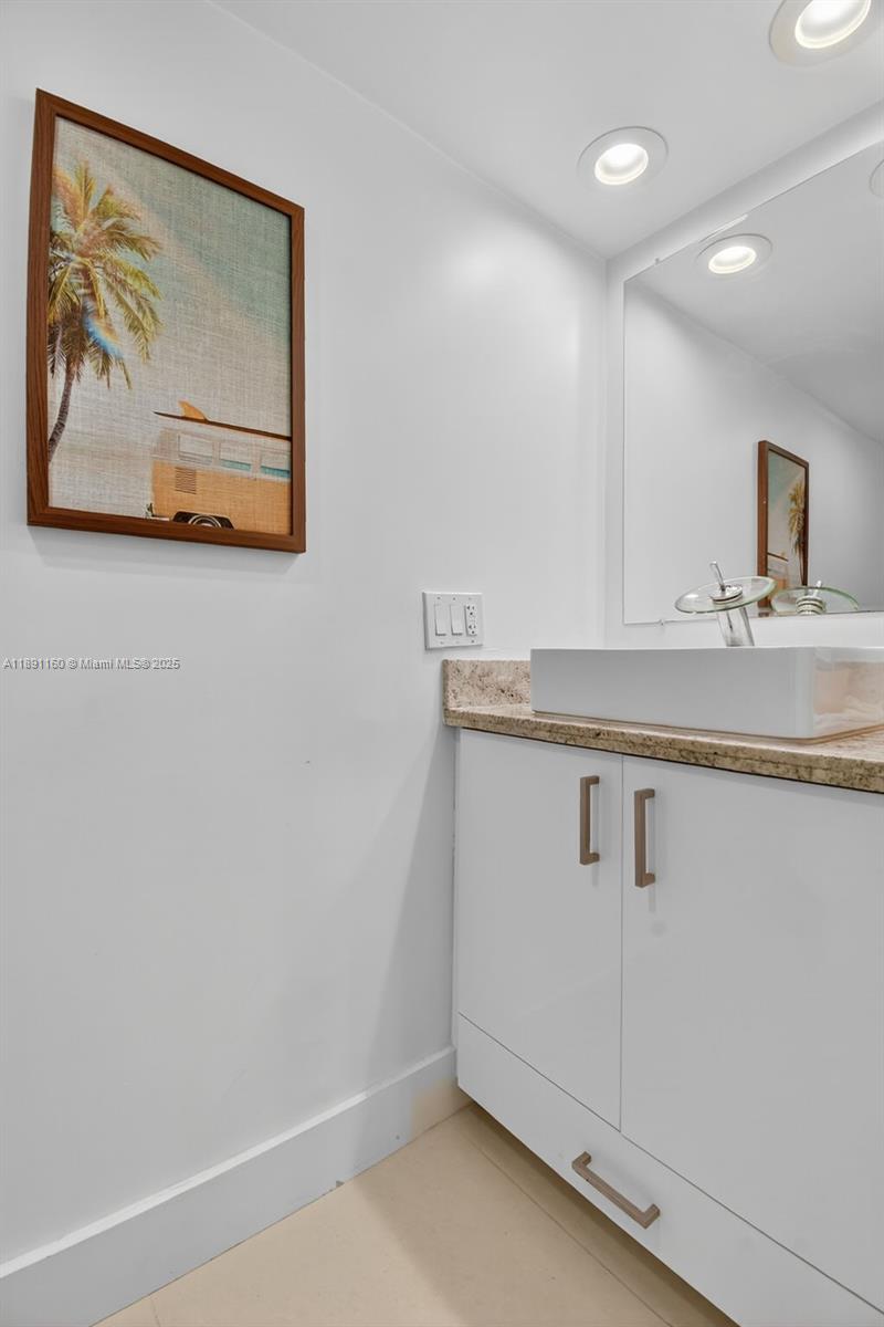 Miami, Florida, 33180, United States, 3 Bedrooms Bedrooms, ,3 BathroomsBathrooms,Residential,For Sale,1961045