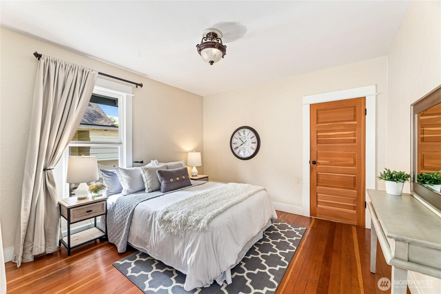 SEATTLE, Washington, 98103, United States, 4 Bedrooms Bedrooms, ,2 BathroomsBathrooms,Residential,For Sale,1874461