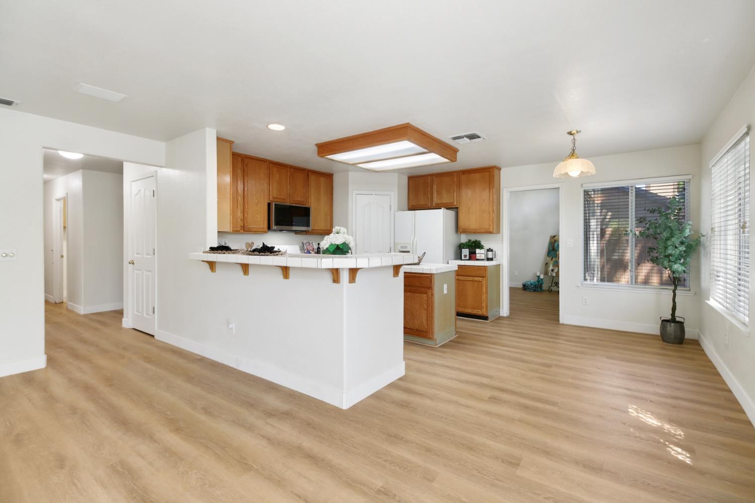 Folsom, California, 95630, United States, 4 Bedrooms Bedrooms, ,3 BathroomsBathrooms,Residential,For Sale,1926196