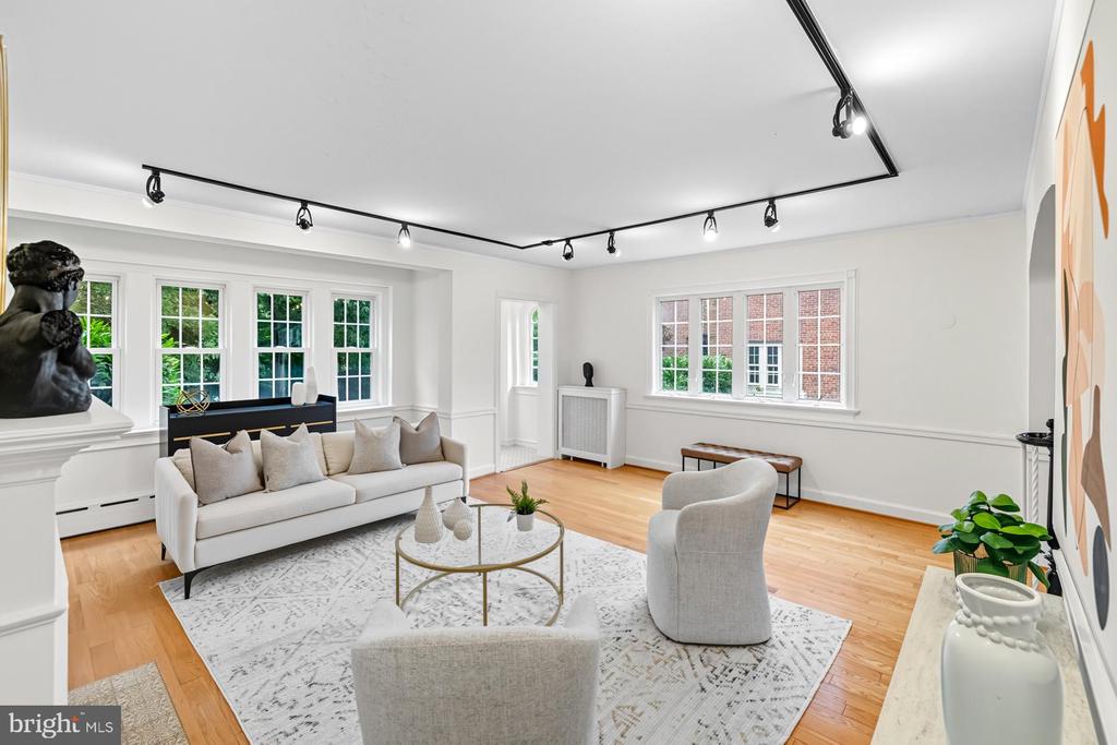 Washington, District of Columbia, 20007, United States, 4 Bedrooms Bedrooms, ,3 BathroomsBathrooms,Residential,For Sale,1975230