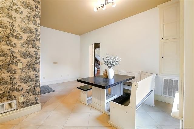 Tahlequah, Oklahoma, 74464, United States, 5 Bedrooms Bedrooms, ,5 BathroomsBathrooms,Residential,For Sale,1987377