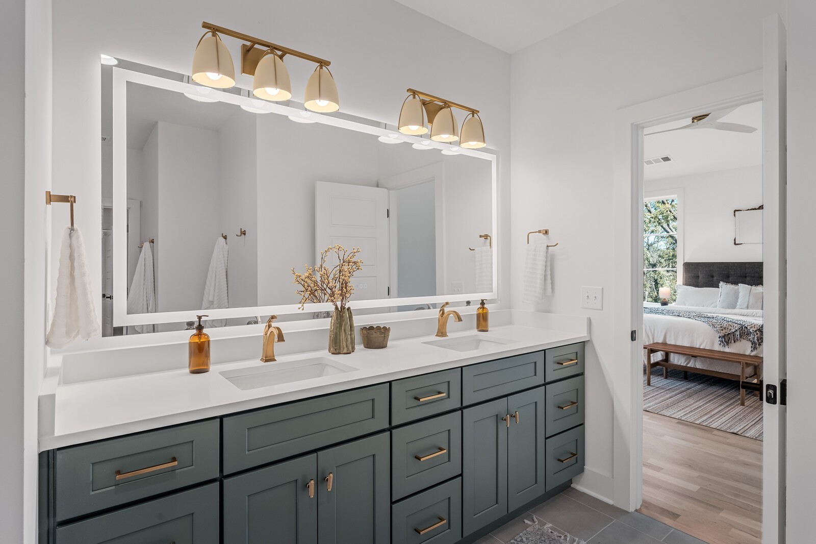 Nashville, Tennessee, 37206, United States, 4 Bedrooms Bedrooms, ,7 BathroomsBathrooms,Residential,For Sale,1989518