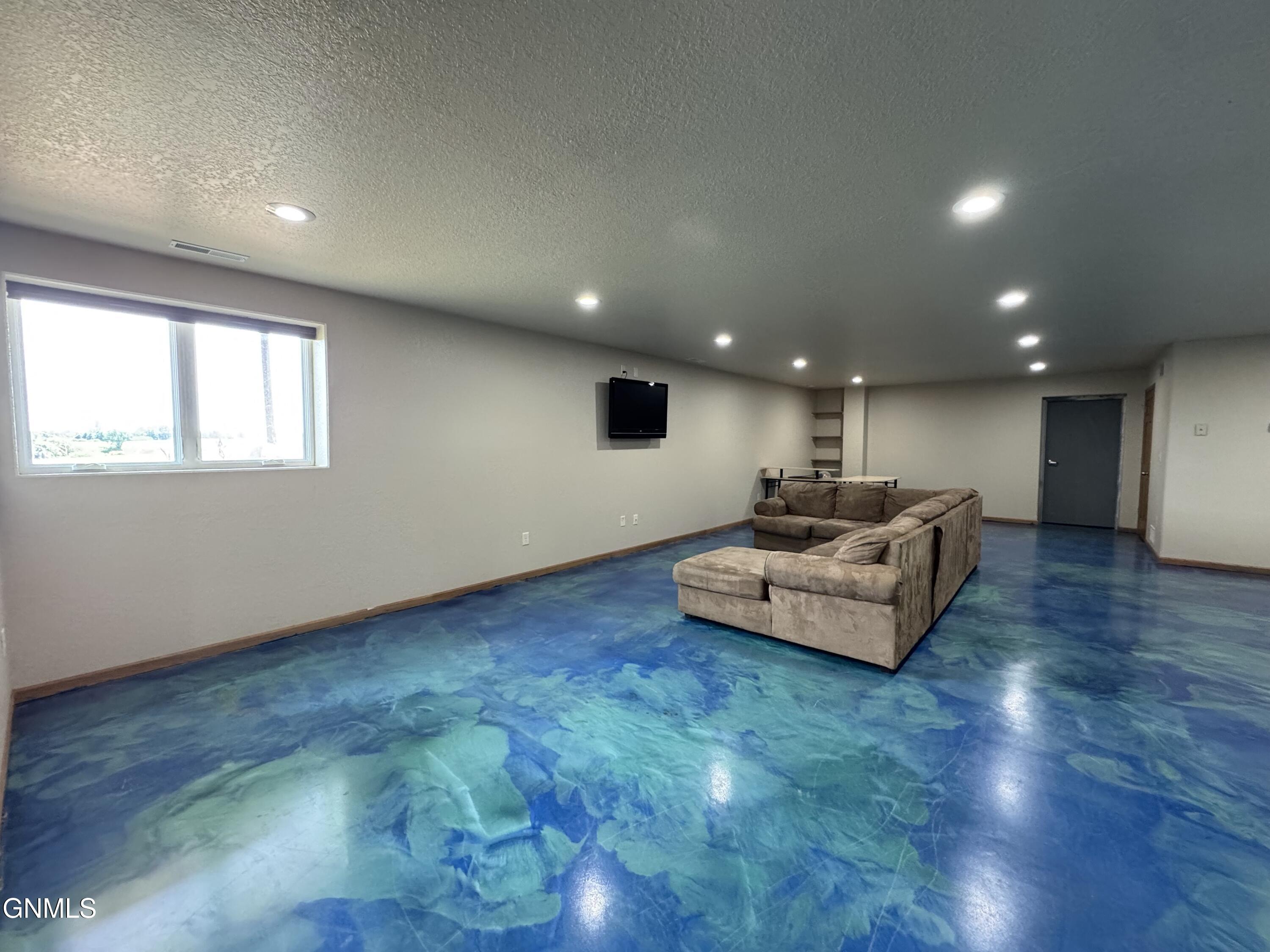 New Salem, North Dakota, 58563, United States, 7 Bedrooms Bedrooms, ,1 BathroomBathrooms,Residential,For Sale,1904775