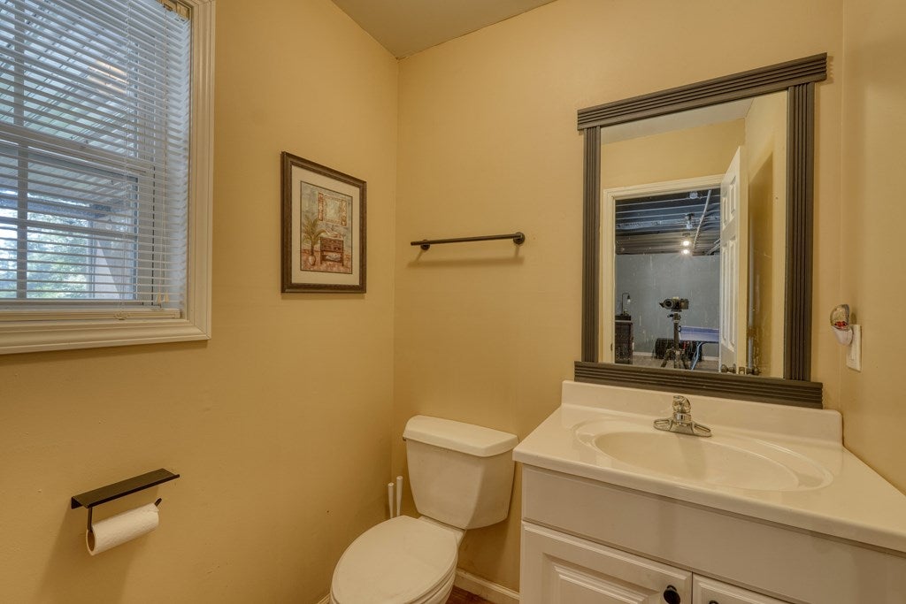 Murphy, North Carolina, 28906, United States, 3 Bedrooms Bedrooms, ,3 BathroomsBathrooms,Residential,For Sale,1902366
