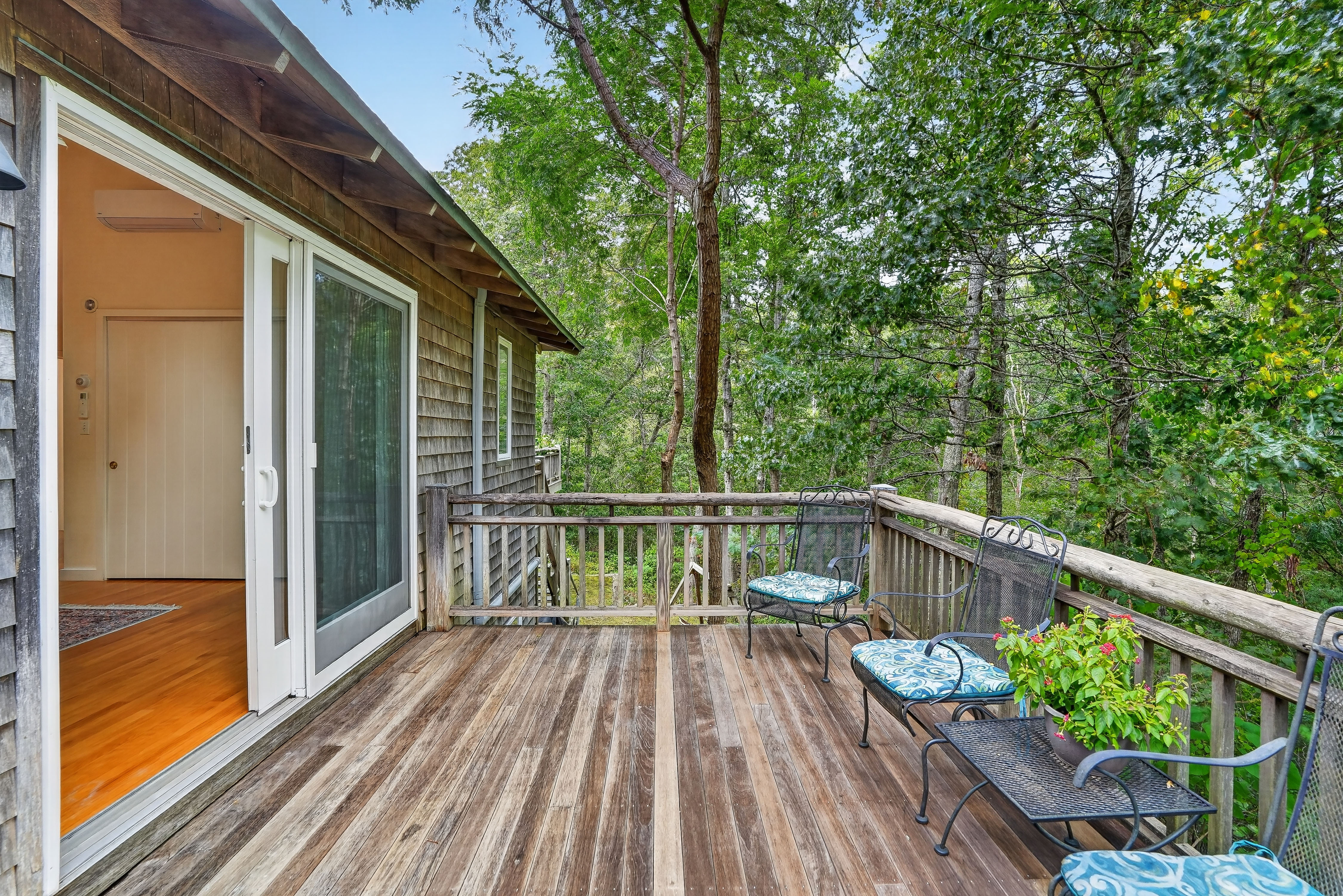  Custom Crafted Contempory in Quiet Neighborhood - 物件實景