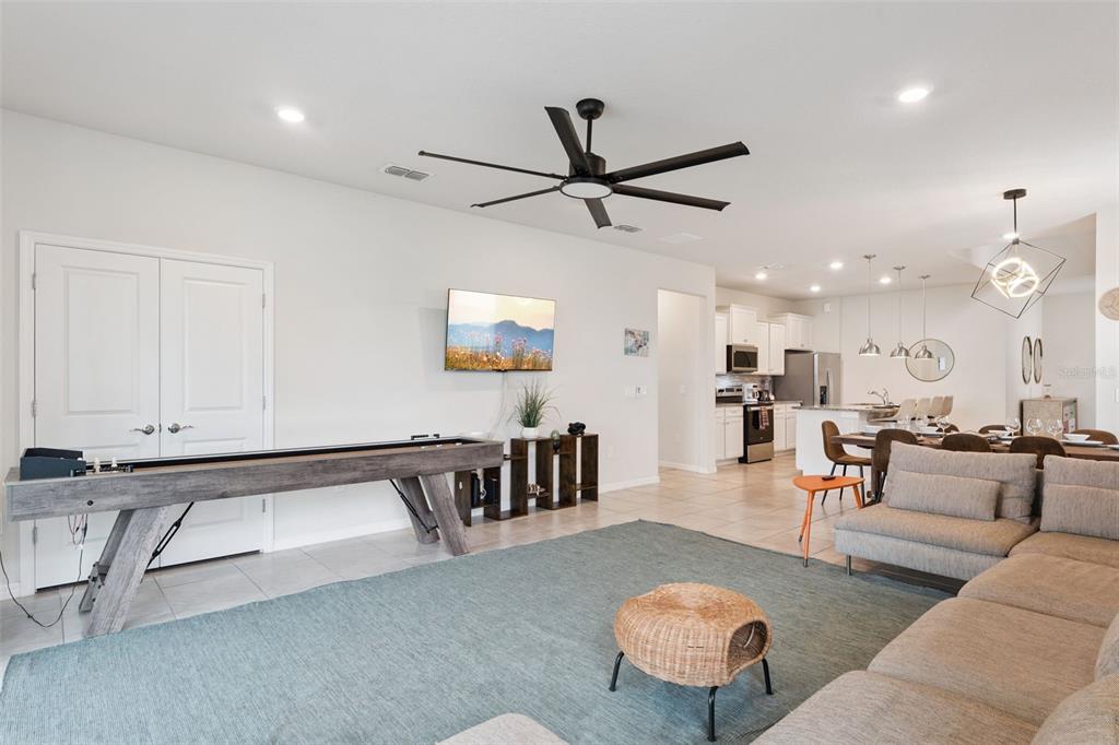 Davenport, Florida, 33897, United States, 7 Bedrooms Bedrooms, ,6 BathroomsBathrooms,Residential,For Sale,1962929