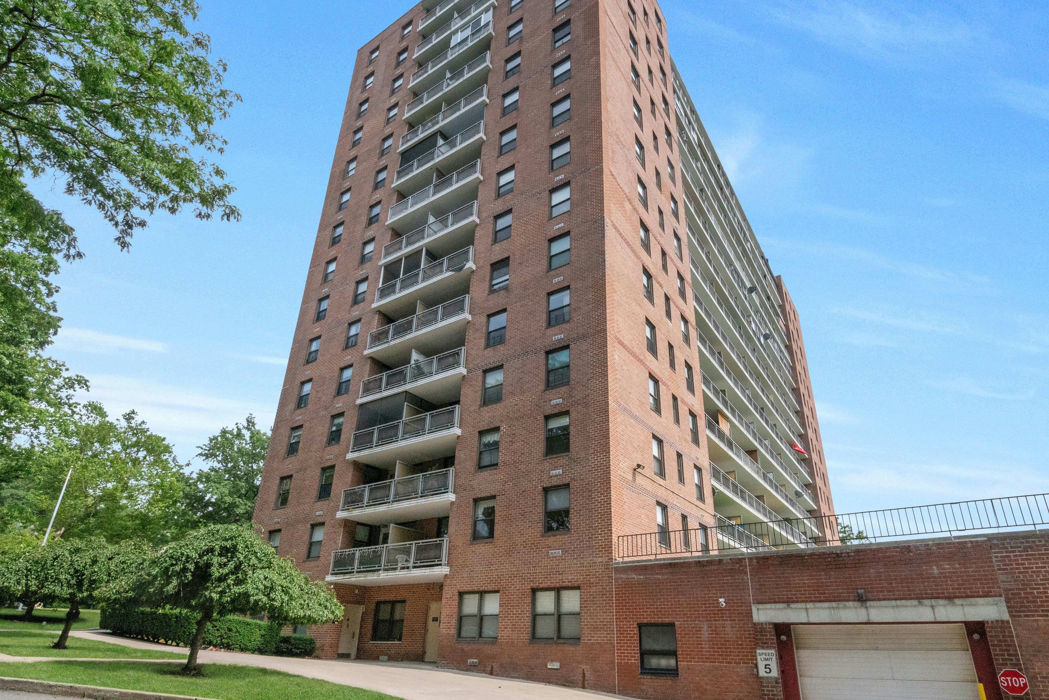  4705 Henry Hudson Parkway, Bronx, NY 10471 - 物件實景