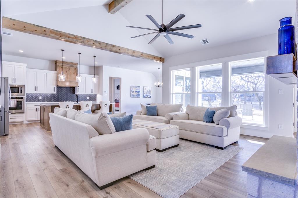 Springtown, Texas, 76082, United States, 5 Bedrooms Bedrooms, ,3 BathroomsBathrooms,Residential,For Sale,1805360