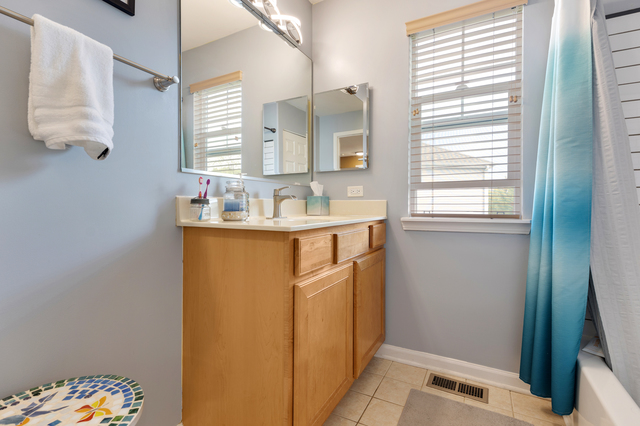 Huntley, Illinois, 60142, United States, 5 Bedrooms Bedrooms, ,3 BathroomsBathrooms,Residential,For Sale,1982974