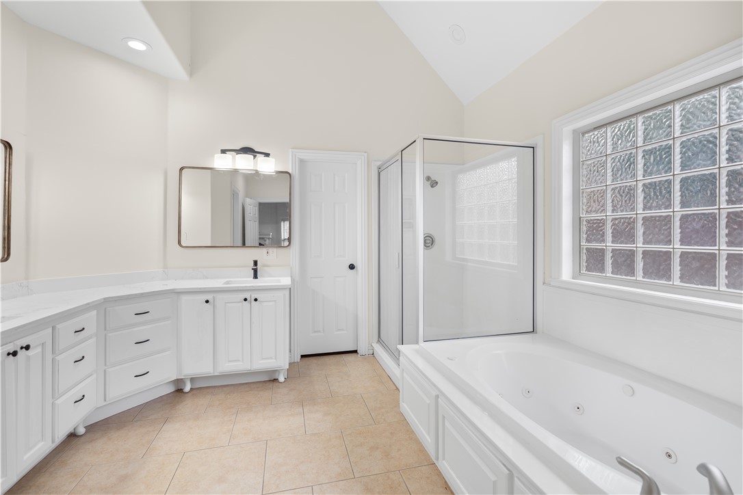 Fayetteville, Arkansas, 72704, United States, 5 Bedrooms Bedrooms, ,4 BathroomsBathrooms,Residential,For Sale,1877599