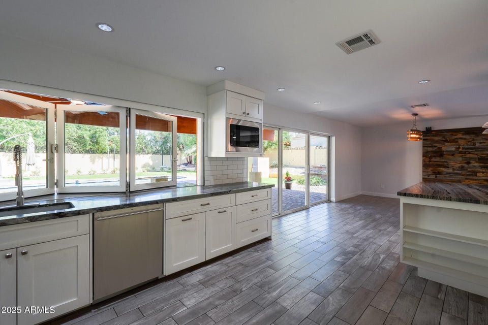 Phoenix, Arizona, 85018, United States, 4 Bedrooms Bedrooms, ,Residential,For Sale,2001186