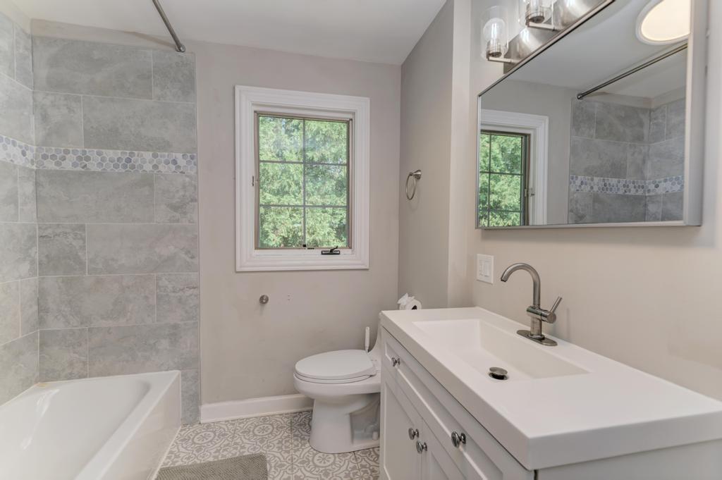 Bensenville, Illinois, 60106, United States, 4 Bedrooms Bedrooms, ,3 BathroomsBathrooms,Residential,For Sale,1910503
