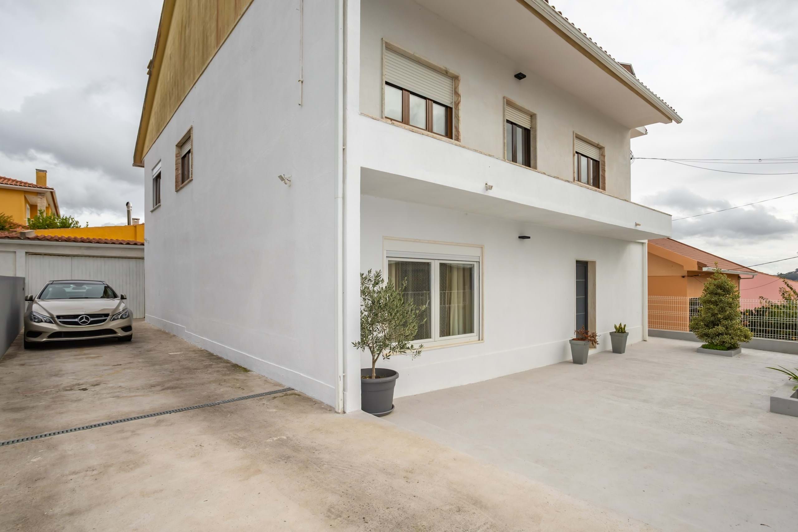 Loures, Lisbon, 2670-560, PT, 5 Bedrooms Bedrooms, ,3 BathroomsBathrooms,Residential,For Sale,1989673