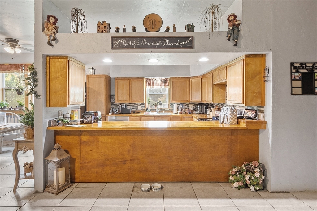 Orange, Massachusetts, 01364, United States, 7 Bedrooms Bedrooms, ,5 BathroomsBathrooms,Residential,For Sale,1940980