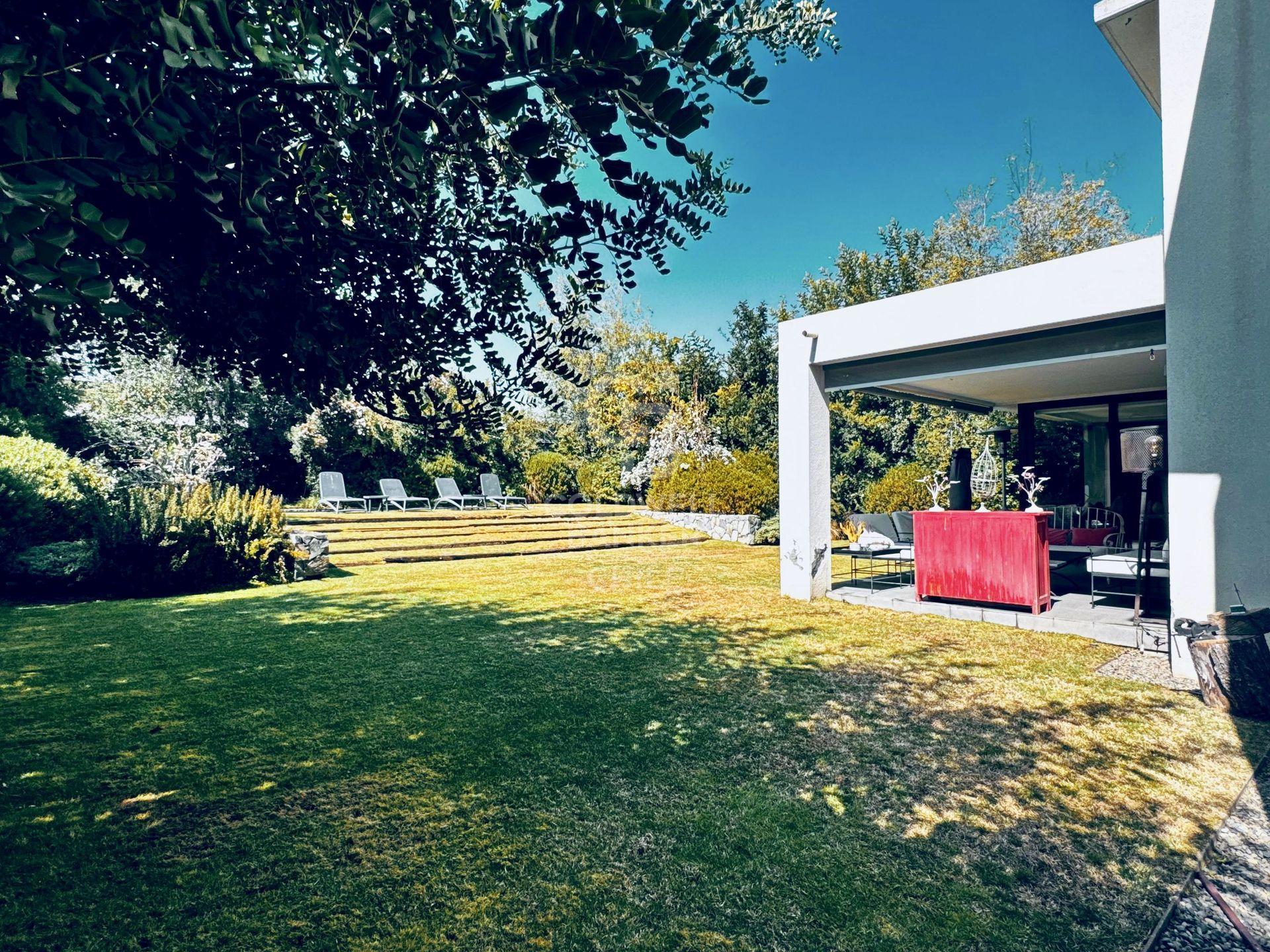 Lo Barnechea, Chile, 7 Bedrooms Bedrooms, ,5 BathroomsBathrooms,Residential,For Sale,1950846