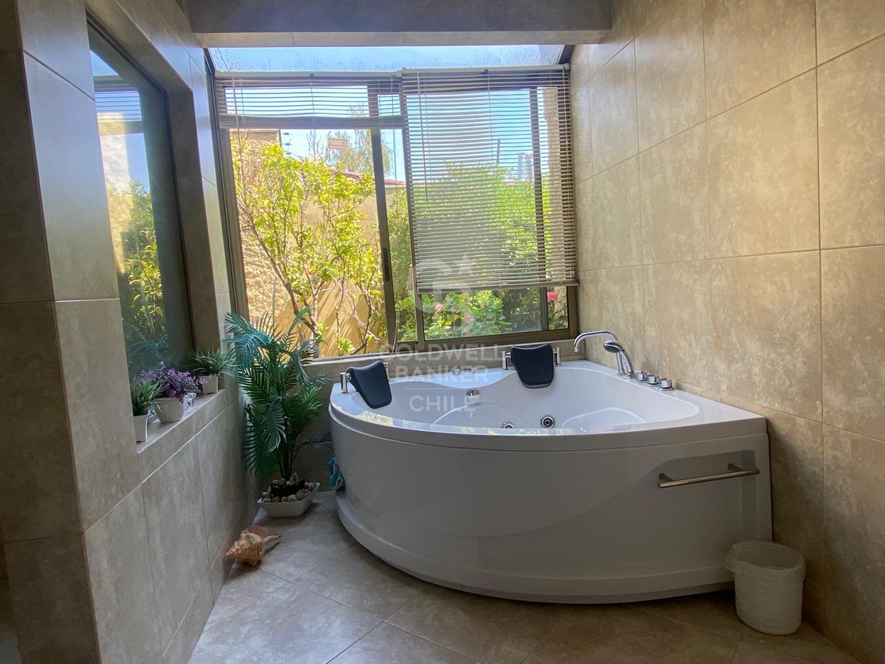 Las Condes, Chile, 5 Bedrooms Bedrooms, ,4 BathroomsBathrooms,Residential,For Sale,1960826